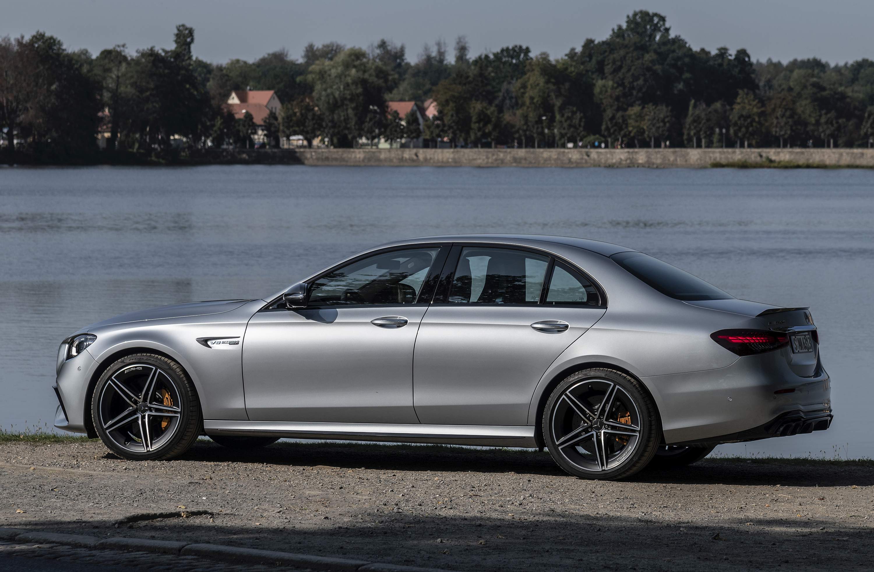 Der neue Mercedes-AMG E63s

The new Mercedes-AMG E63s
