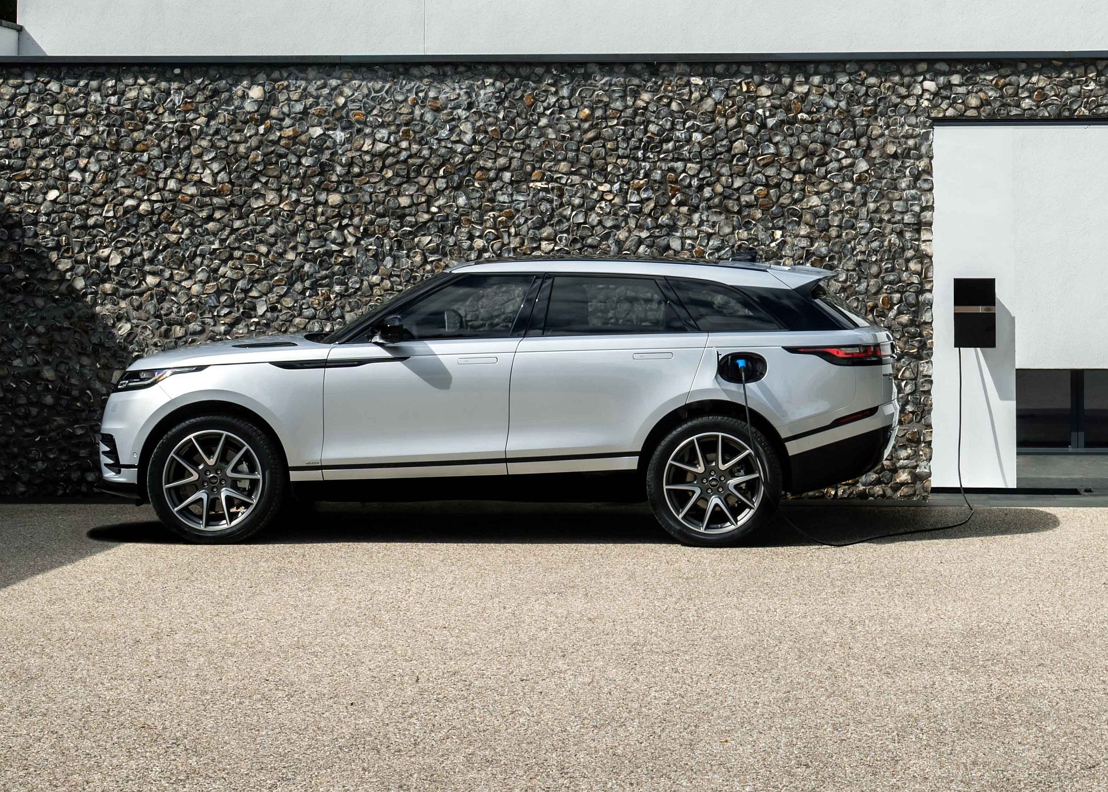 22-Velar-21MY-P400e