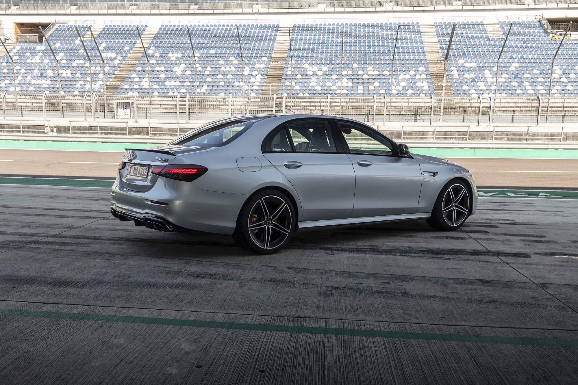 Der neue Mercedes-AMG E63s

The new Mercedes-AMG E63s