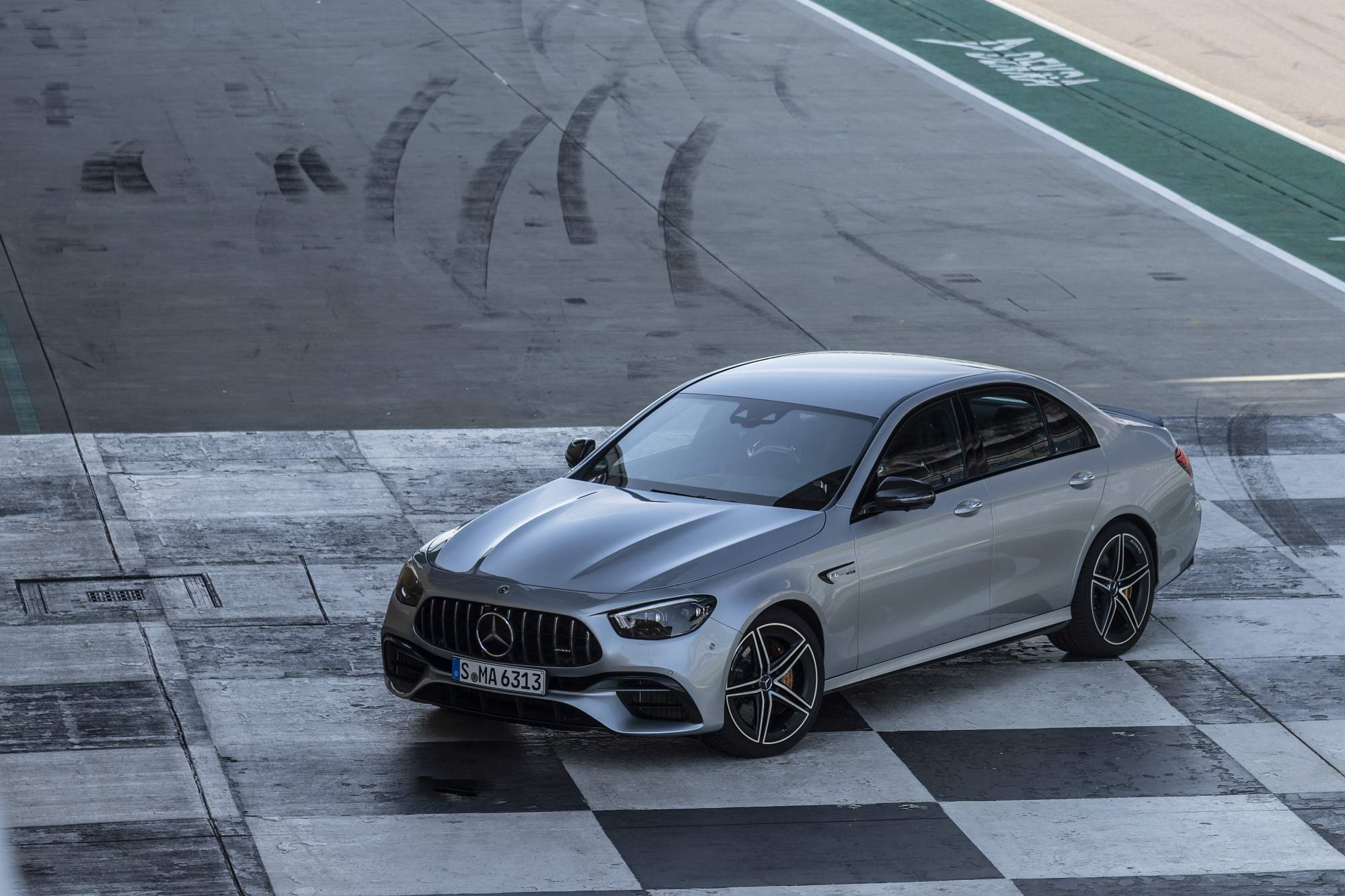 Der neue Mercedes-AMG E63s

The new Mercedes-AMG E63s