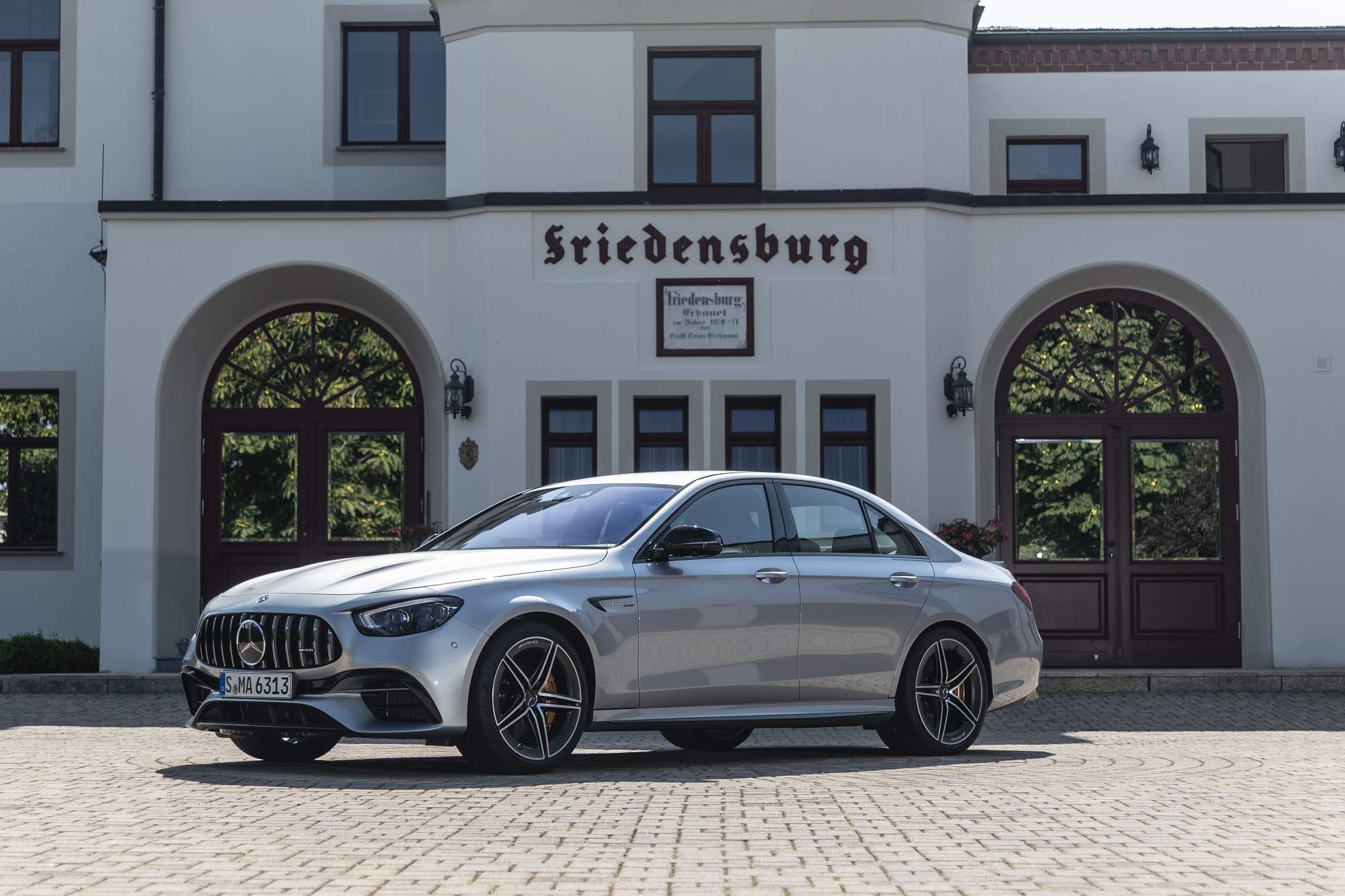 Der neue Mercedes-AMG E63s

The new Mercedes-AMG E63s