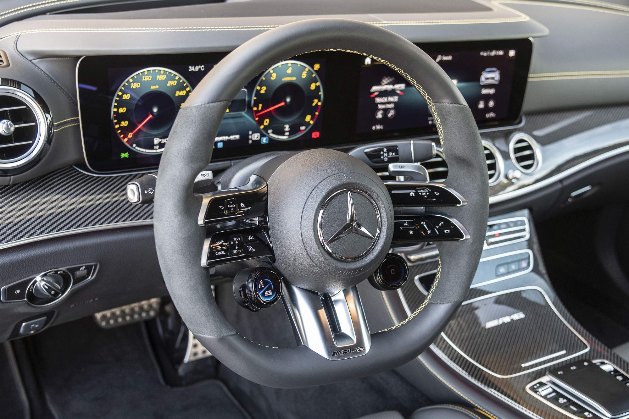 Der neue Mercedes-AMG E63s

The new Mercedes-AMG E63s