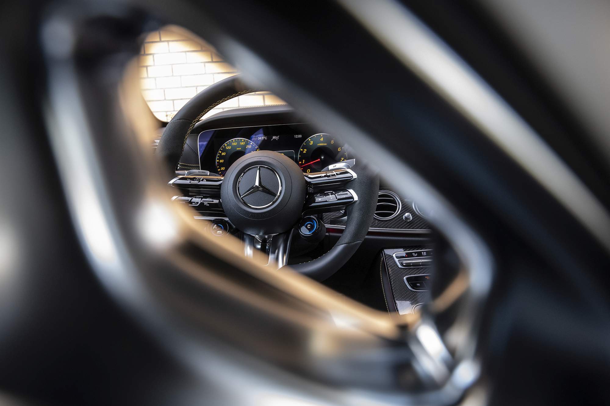 Der neue Mercedes-AMG E63s

The new Mercedes-AMG E63s