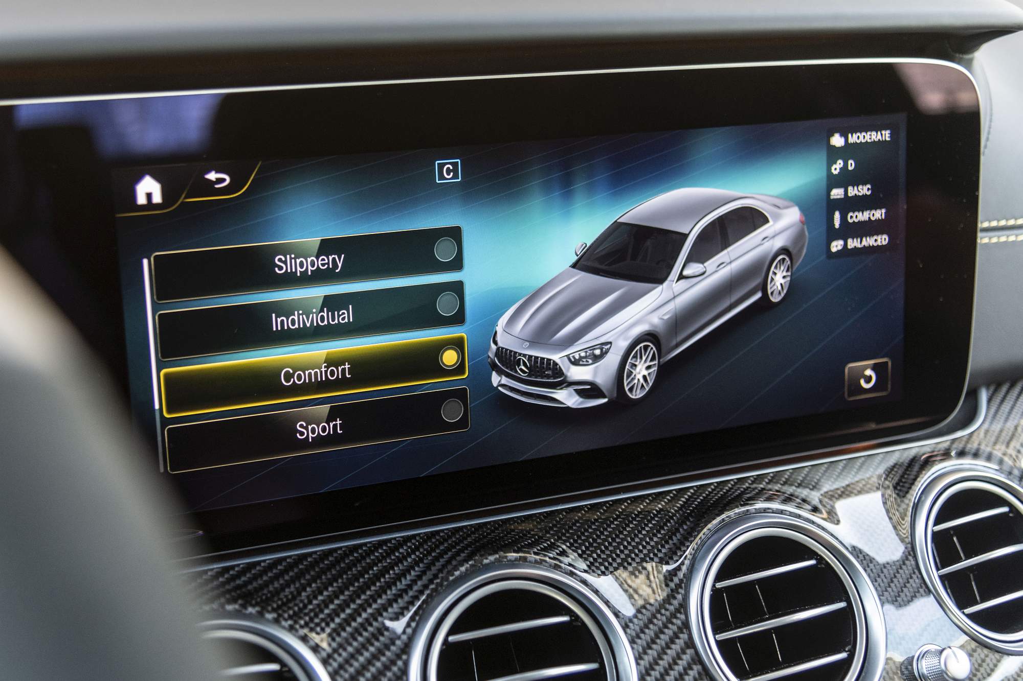 Der neue Mercedes-AMG E63s

The new Mercedes-AMG E63s