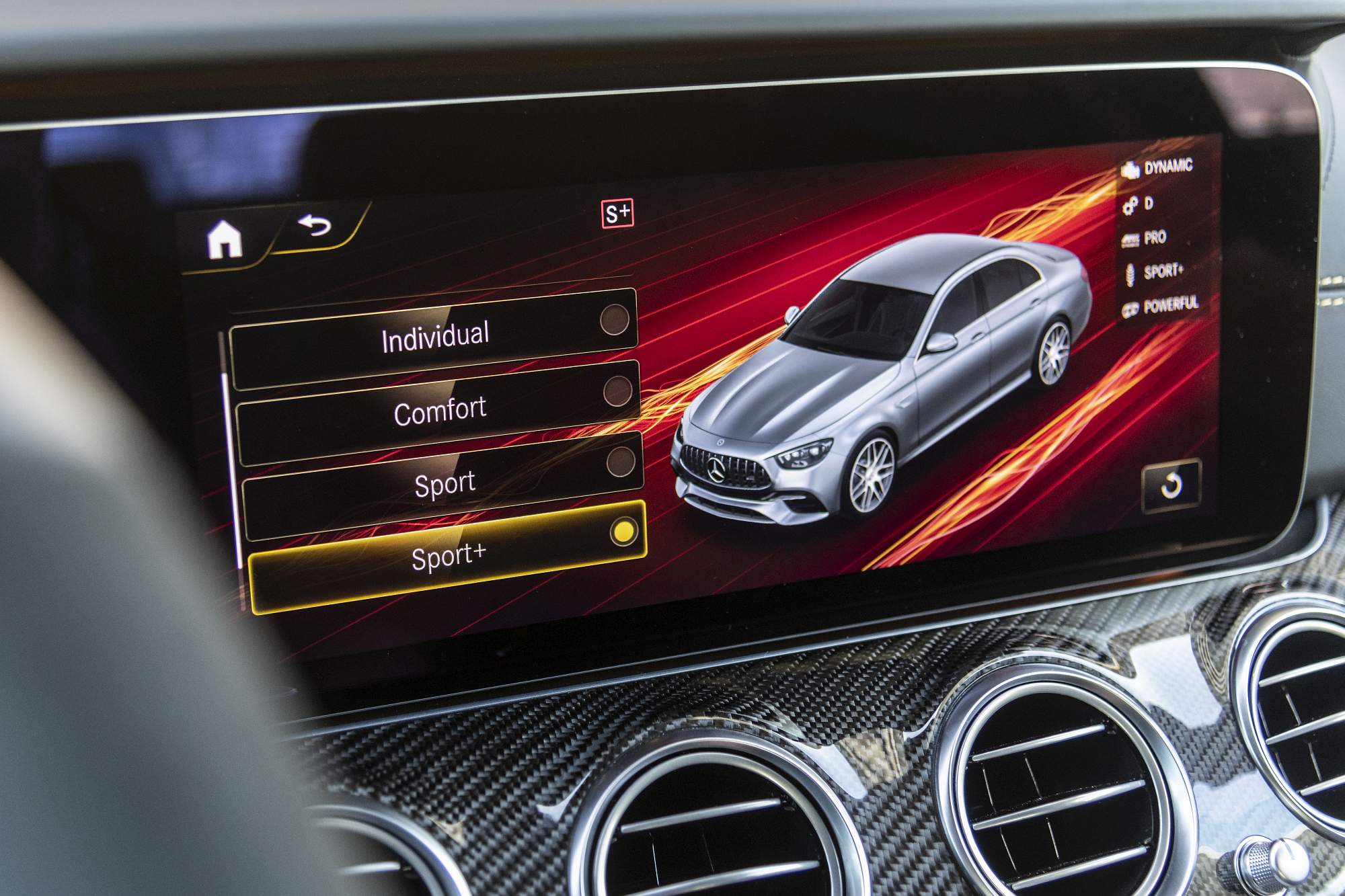 Der neue Mercedes-AMG E63s

The new Mercedes-AMG E63s