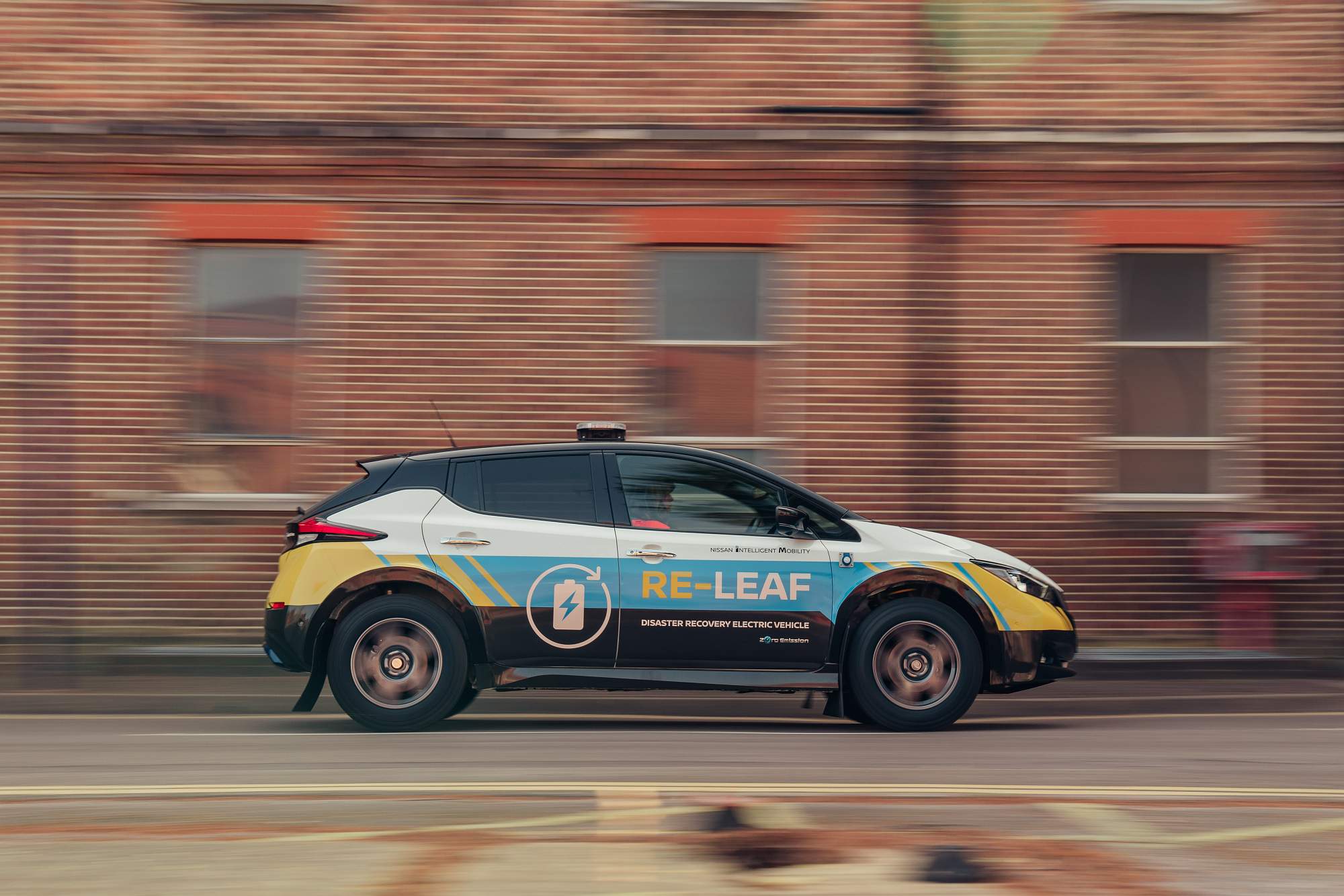 Nissan RE-LEAF (13)