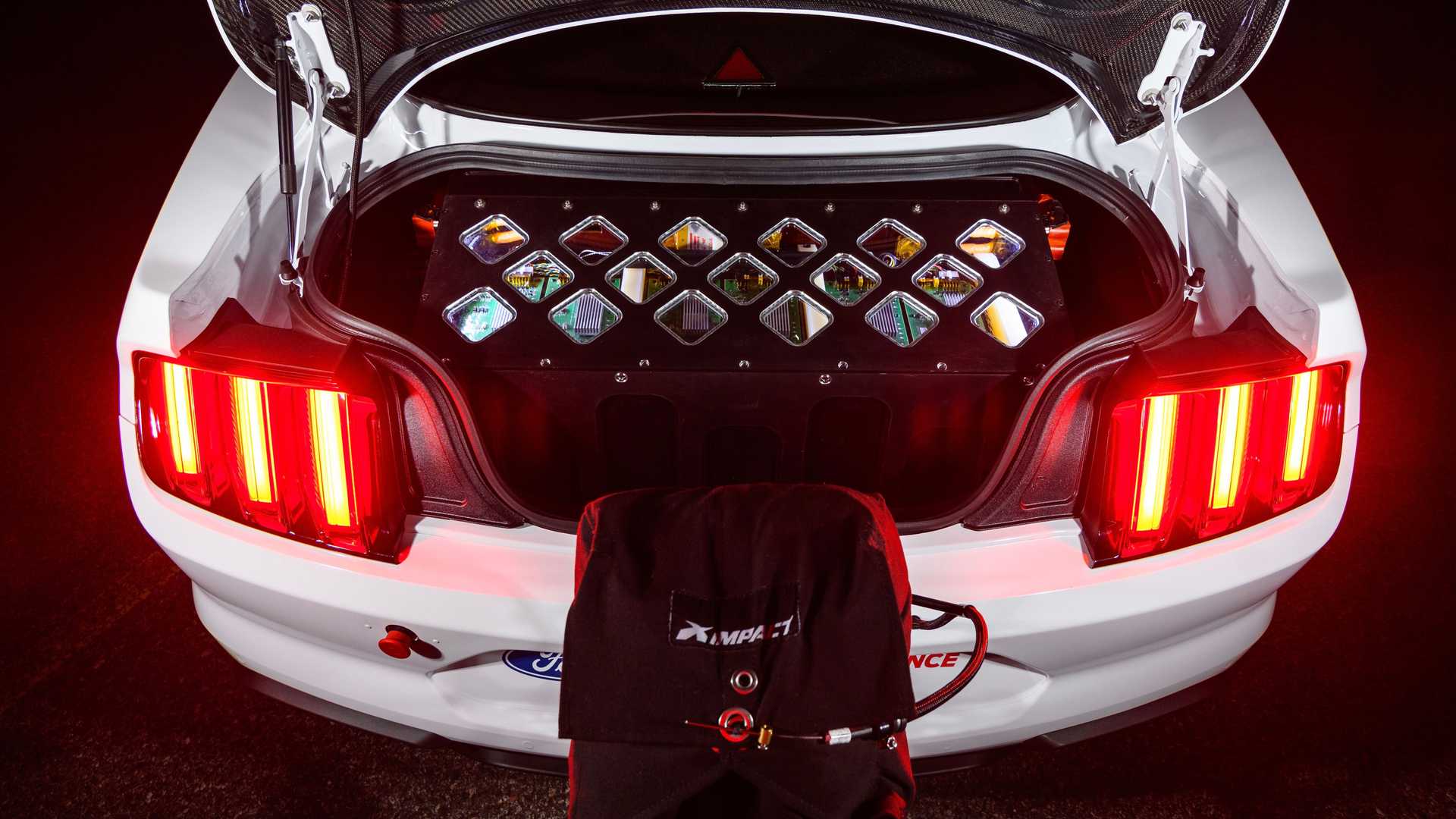 ford-mustang-cobra-jet-1400-trunk