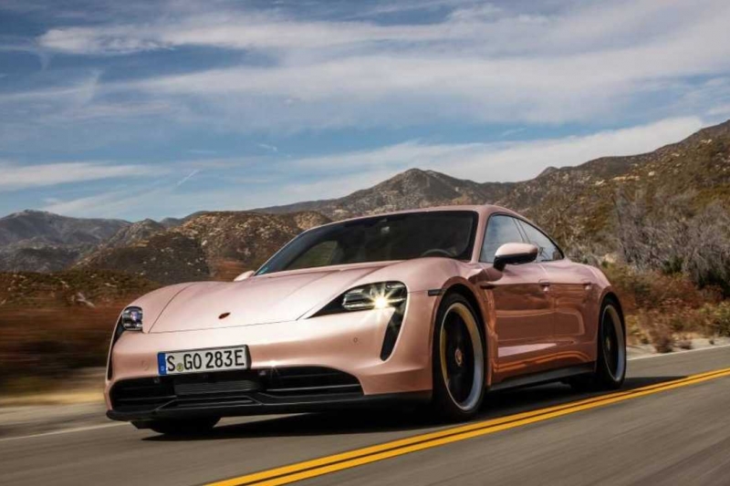 porsche-taycan-frozen-berry-met