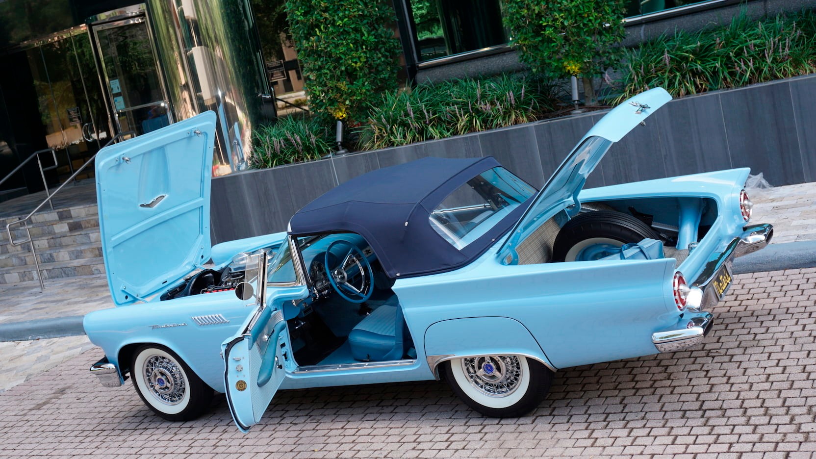 1957-FORD-THUNDERBIRD-3
