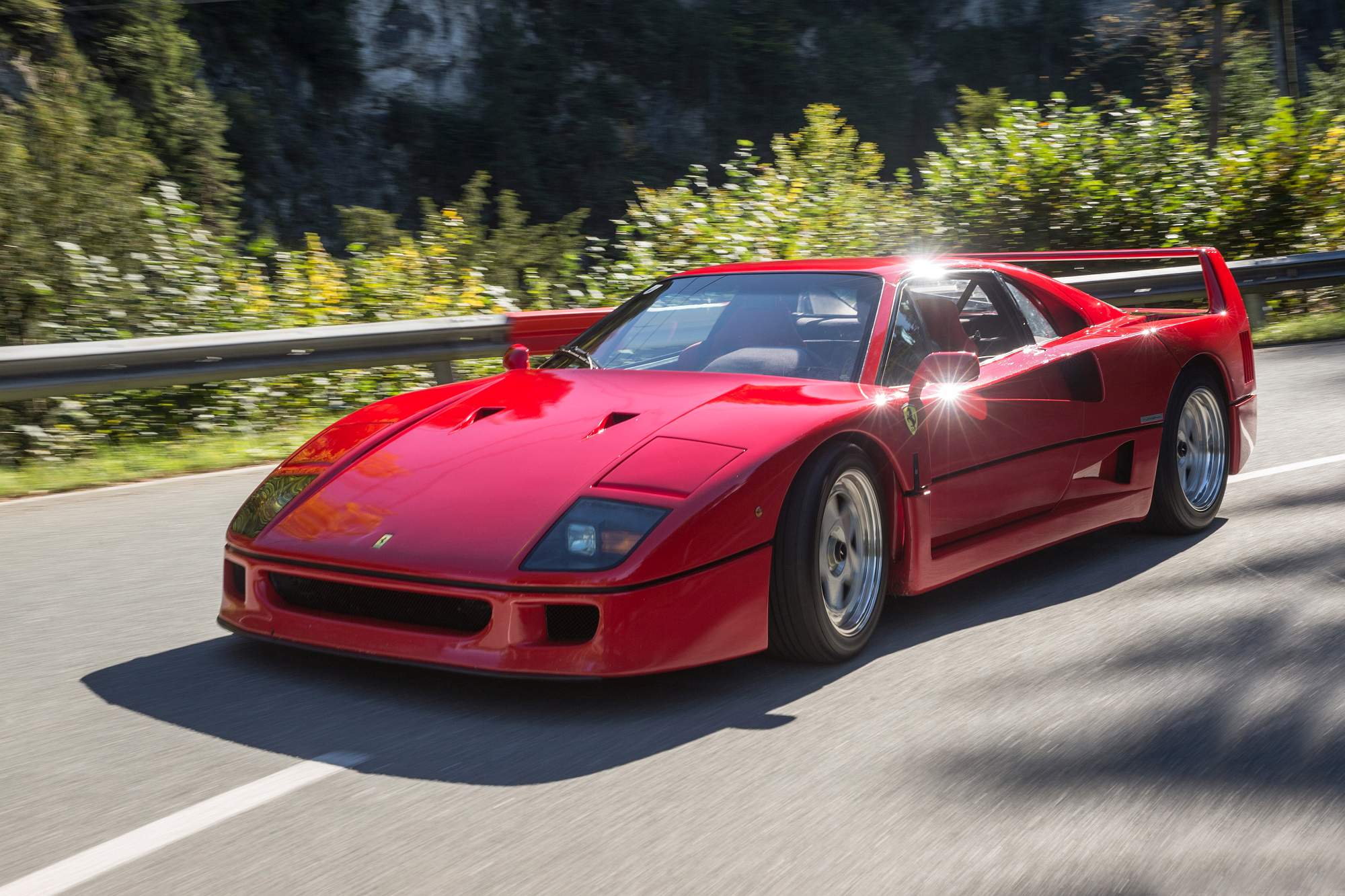 1990-Ferrari-F40-_32