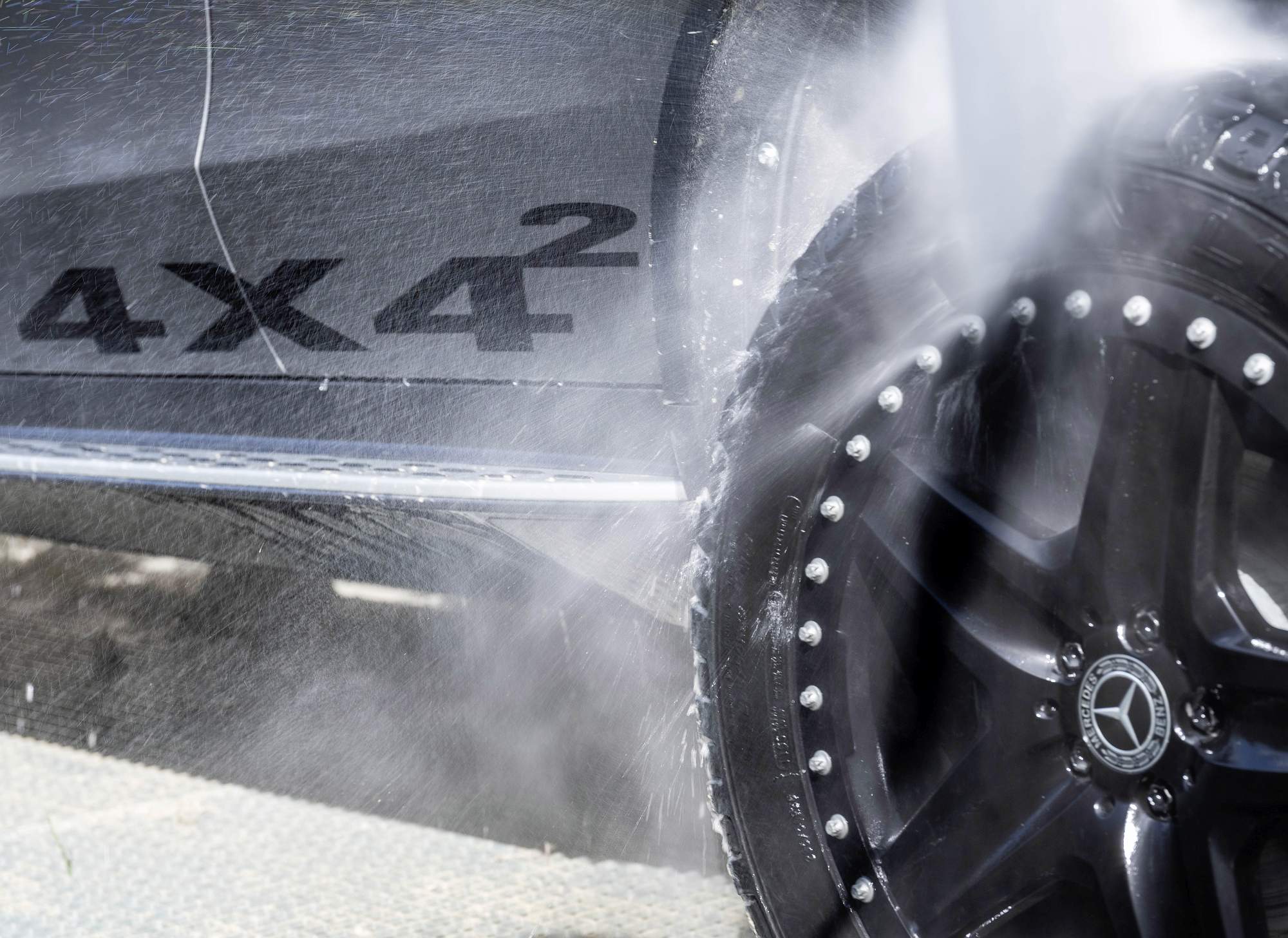 Elektroauto der Extreme: Elektrischer Luxus goes offroad: Elektromobilität wird abenteuerlustig

Electric car of extremes: Electric luxury goes off-road: Electric mobility develops a thirst for adventure