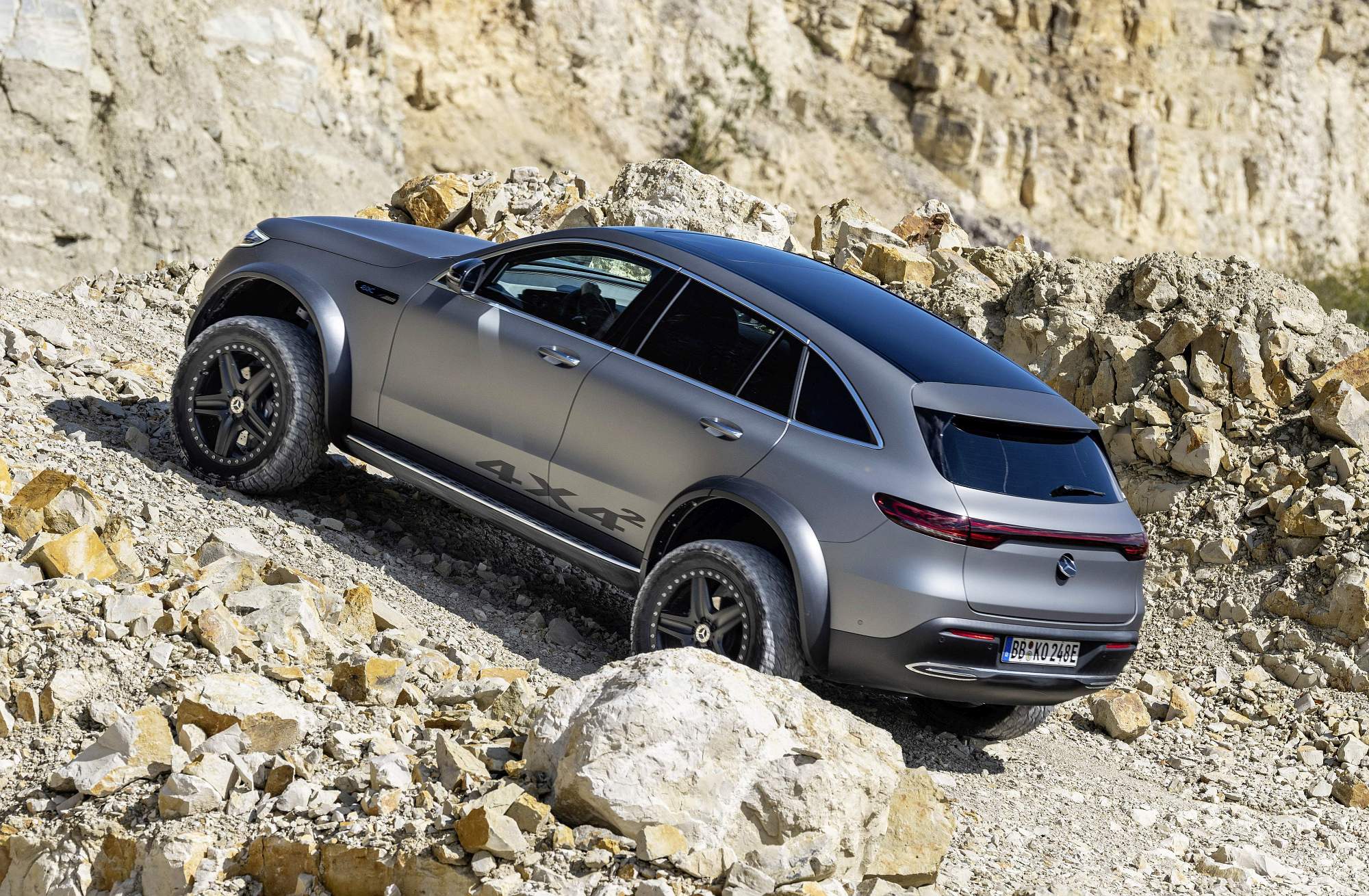 Elektroauto der Extreme: Elektrischer Luxus goes offroad: Elektromobilität wird abenteuerlustig

Electric car of extremes: Electric luxury goes off-road: Electric mobility develops a thirst for adventure