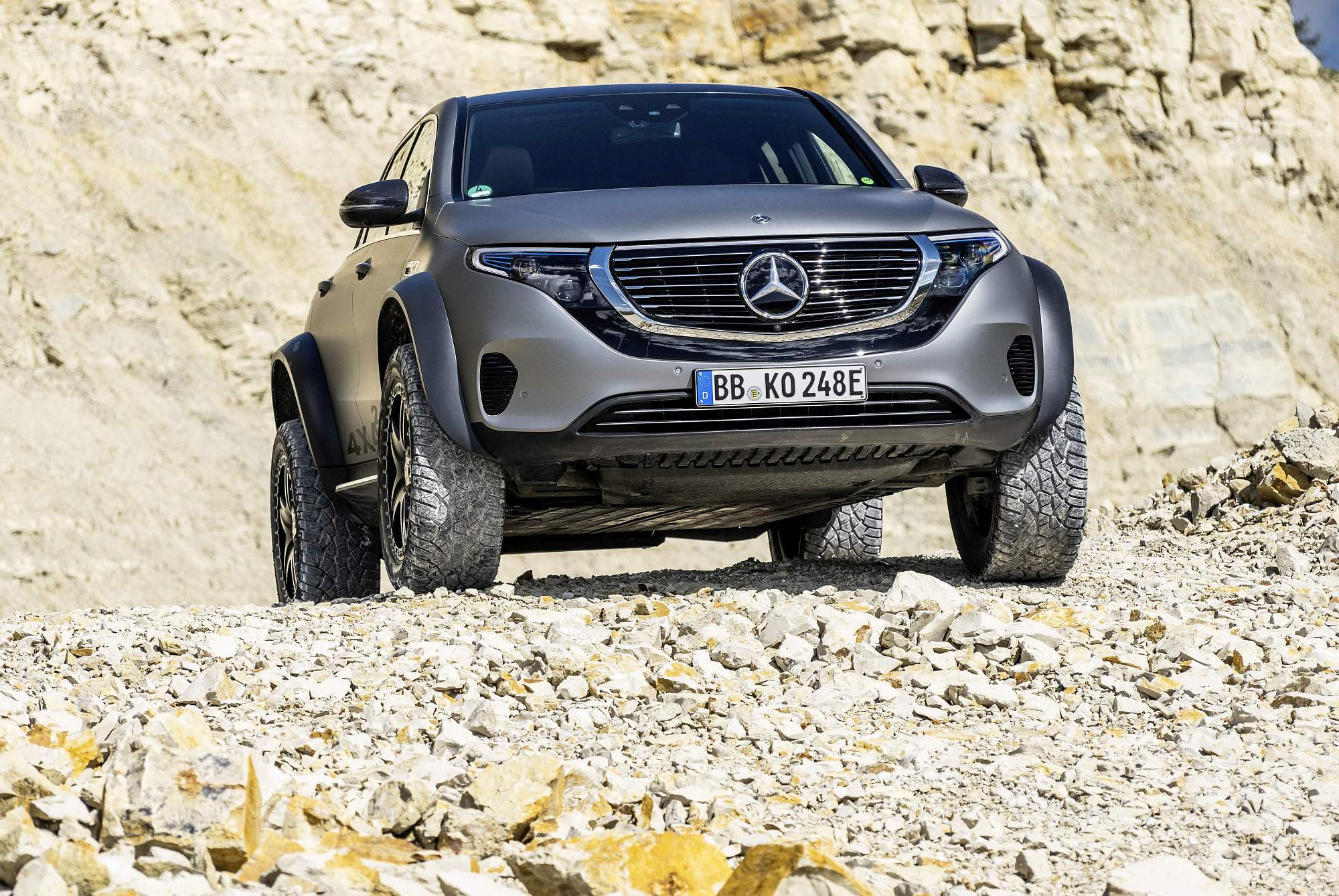 Elektroauto der Extreme: Elektrischer Luxus goes offroad: Elektromobilität wird abenteuerlustig

Electric car of extremes: Electric luxury goes off-road: Electric mobility develops a thirst for adventure