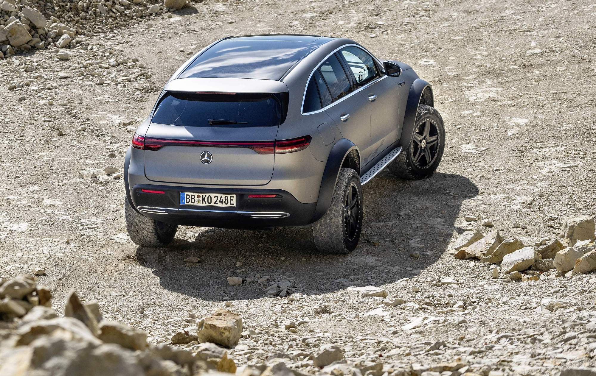 Elektroauto der Extreme: Elektrischer Luxus goes offroad: Elektromobilität wird abenteuerlustig

Electric car of extremes: Electric luxury goes off-road: Electric mobility develops a thirst for adventure