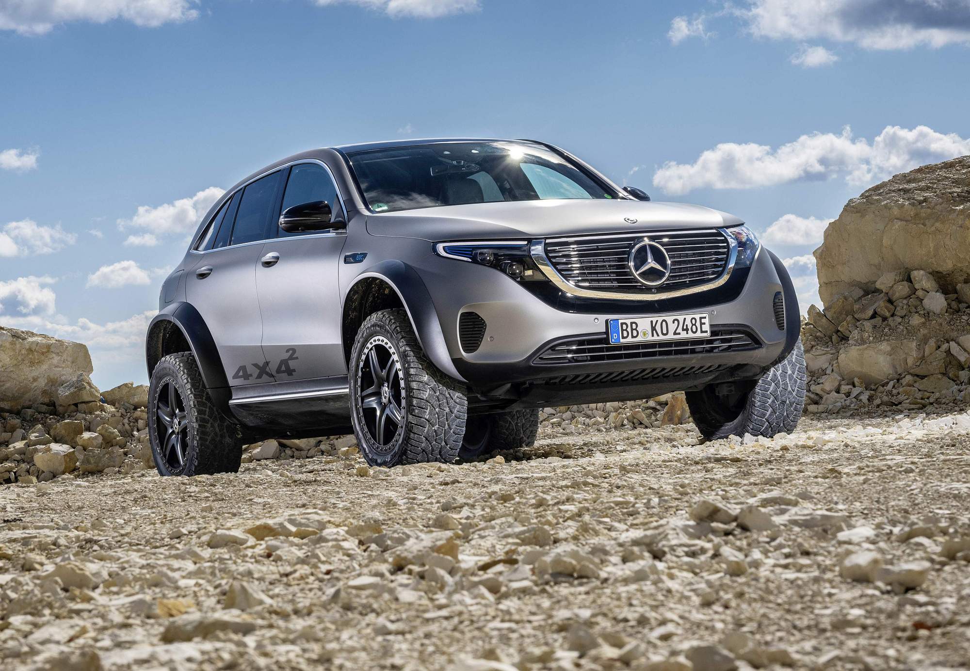 Elektroauto der Extreme: Elektrischer Luxus goes offroad: Elektromobilität wird abenteuerlustig

Electric car of extremes: Electric luxury goes off-road: Electric mobility develops a thirst for adventure