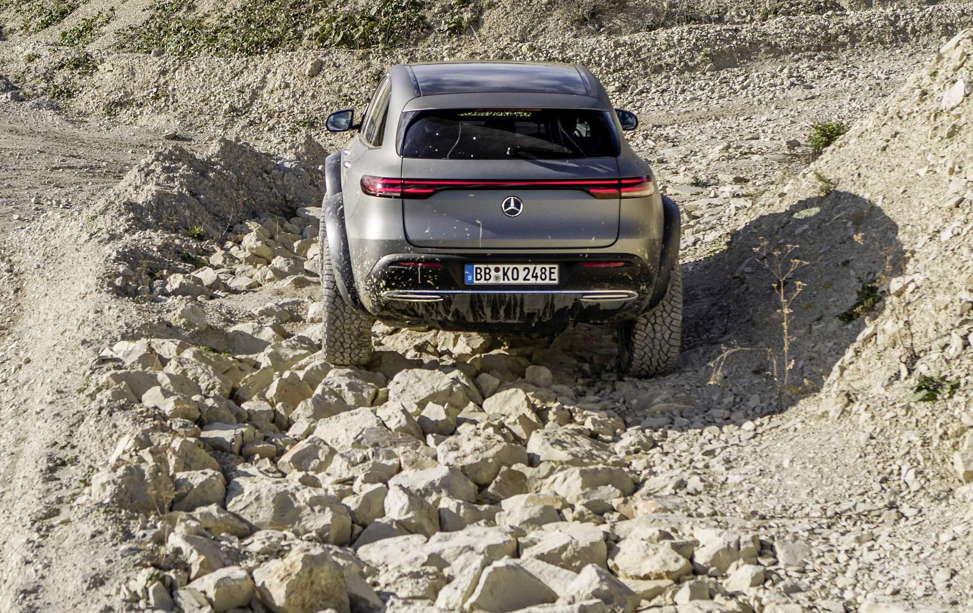 Elektroauto der Extreme: Elektrischer Luxus goes offroad: Elektromobilität wird abenteuerlustig

Electric car of extremes: Electric luxury goes off-road: Electric mobility develops a thirst for adventure