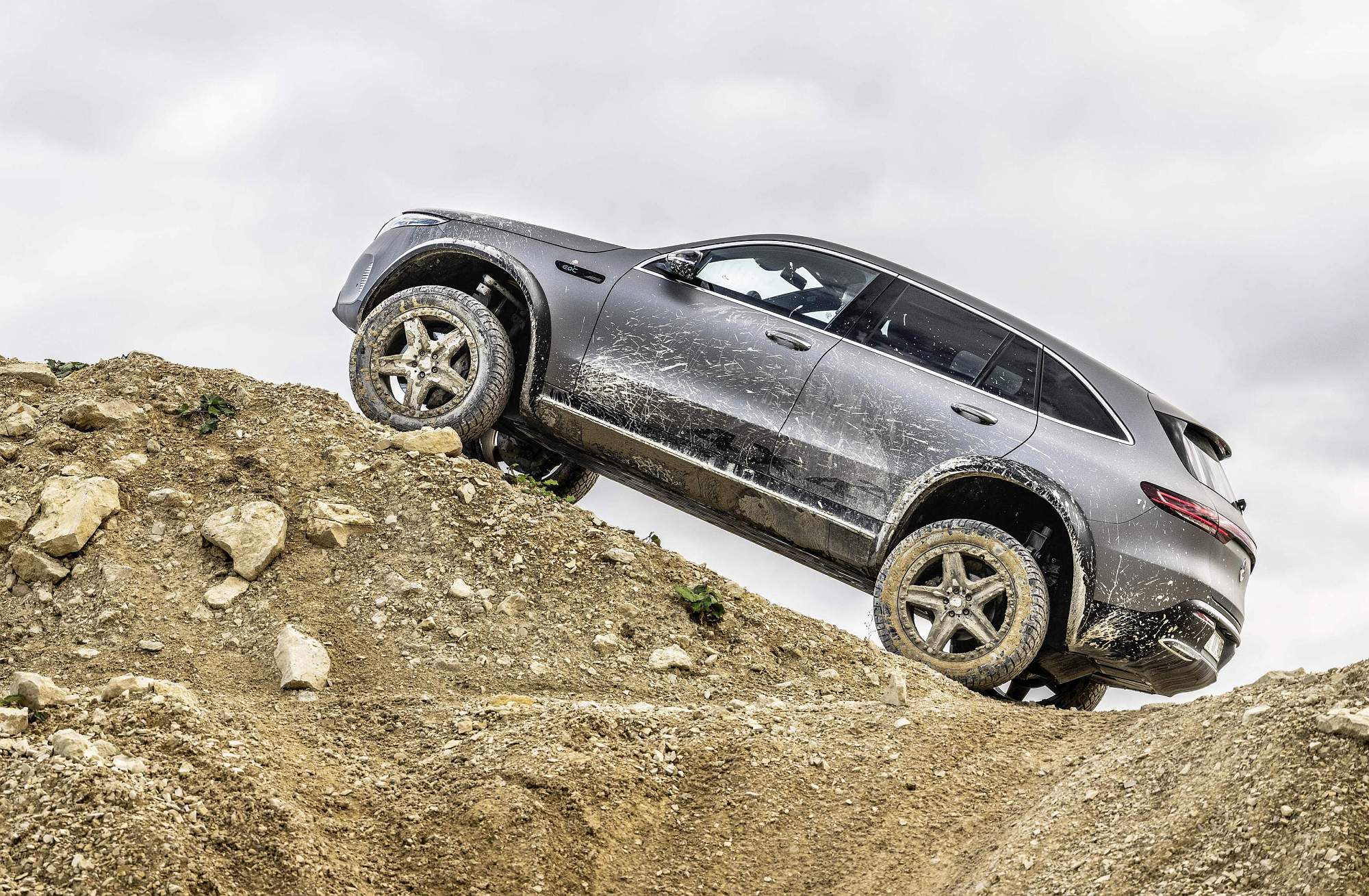 Elektroauto der Extreme: Elektrischer Luxus goes offroad: Elektromobilität wird abenteuerlustig

Electric car of extremes: Electric luxury goes off-road: Electric mobility develops a thirst for adventure