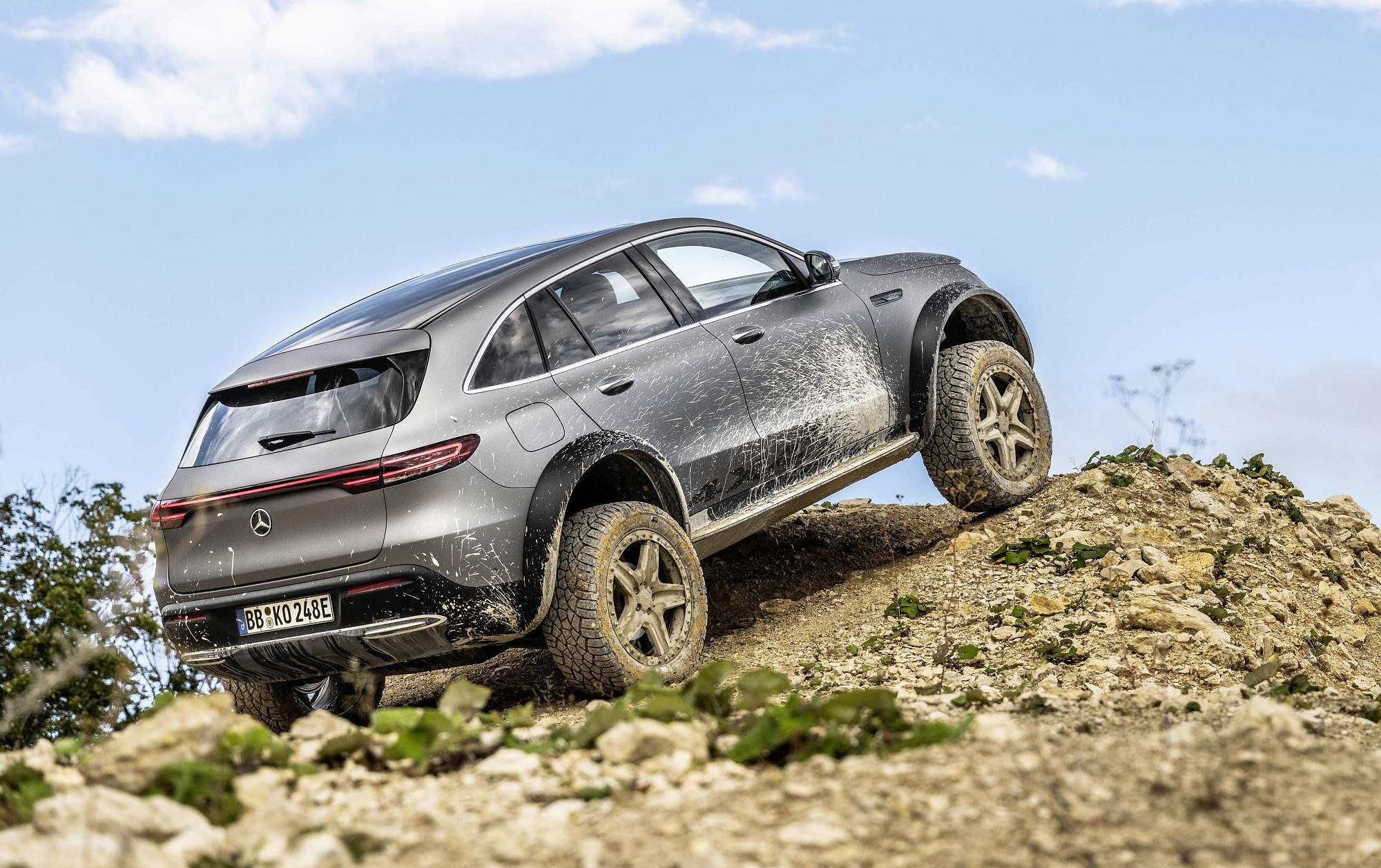 Elektroauto der Extreme: Elektrischer Luxus goes offroad: Elektromobilität wird abenteuerlustig

Electric car of extremes: Electric luxury goes off-road: Electric mobility develops a thirst for adventure