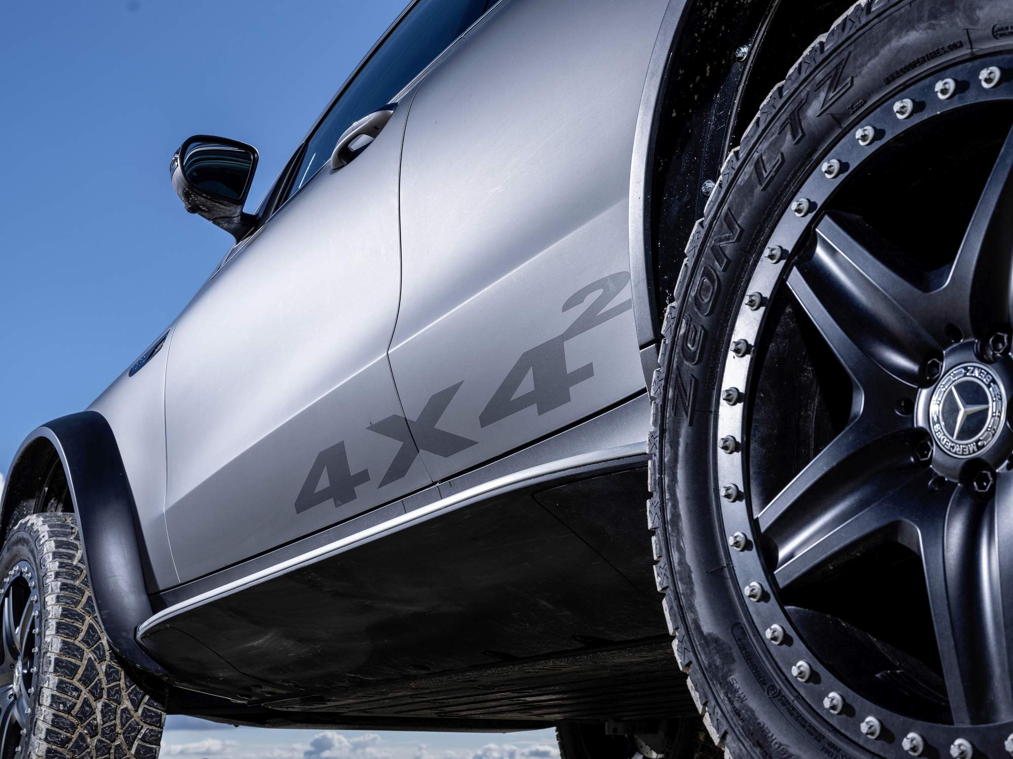 Elektroauto der Extreme: Elektrischer Luxus goes offroad: Elektromobilität wird abenteuerlustig

Electric car of extremes: Electric luxury goes off-road: Electric mobility develops a thirst for adventure