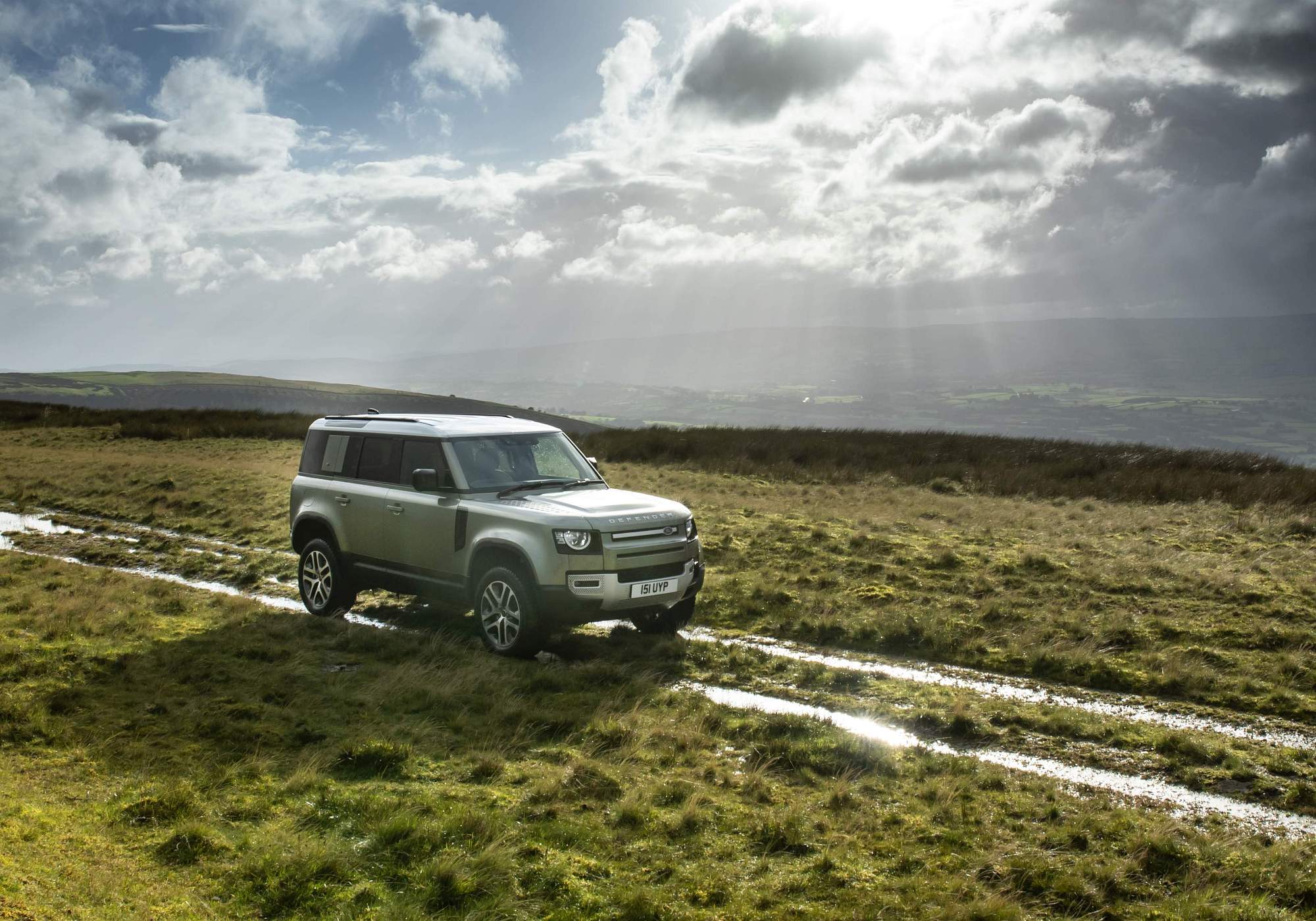 Land Rover_Defender_PHEV_21MY (10)