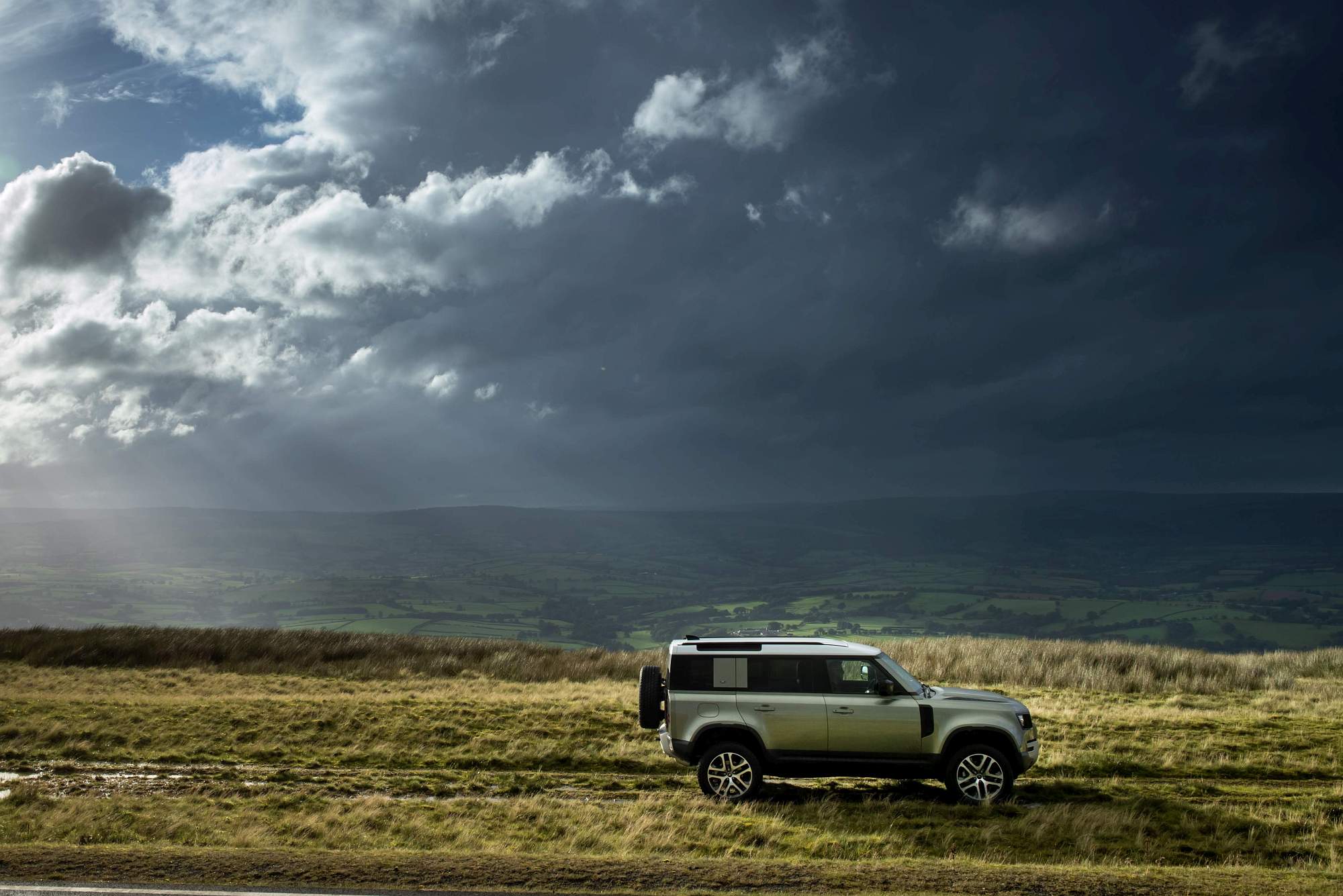 Land Rover_Defender_PHEV_21MY (11)