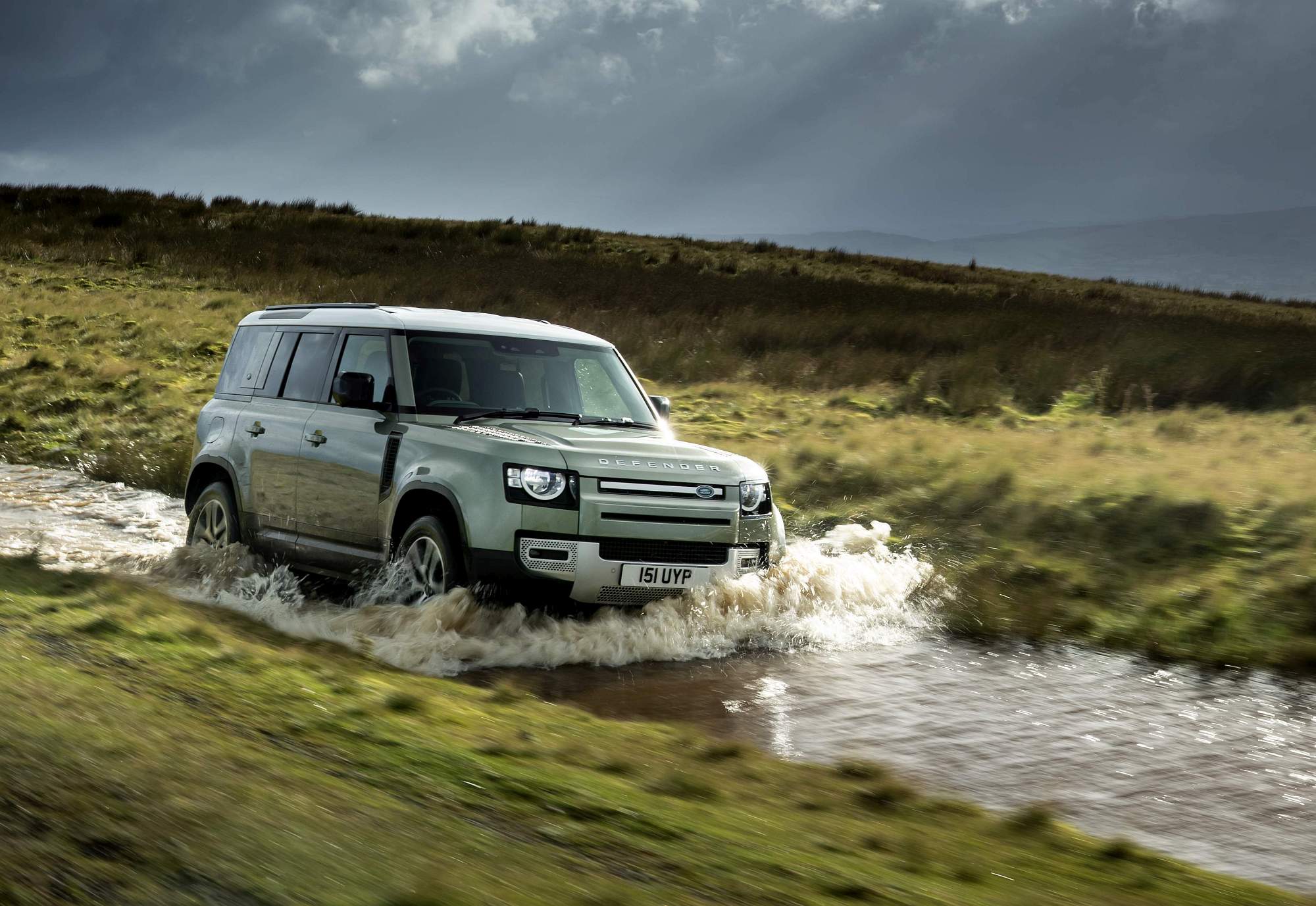 Land Rover_Defender_PHEV_21MY (12)