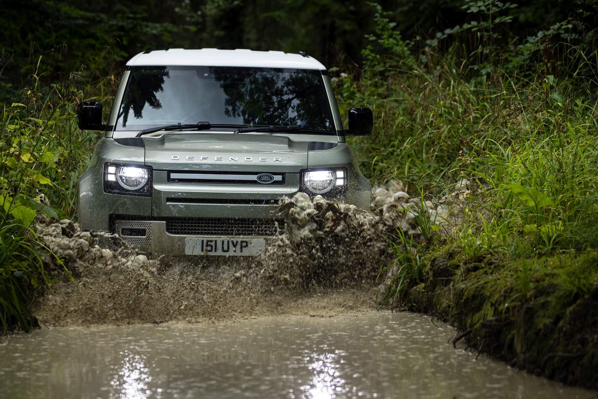 Land Rover_Defender_PHEV_21MY (16)