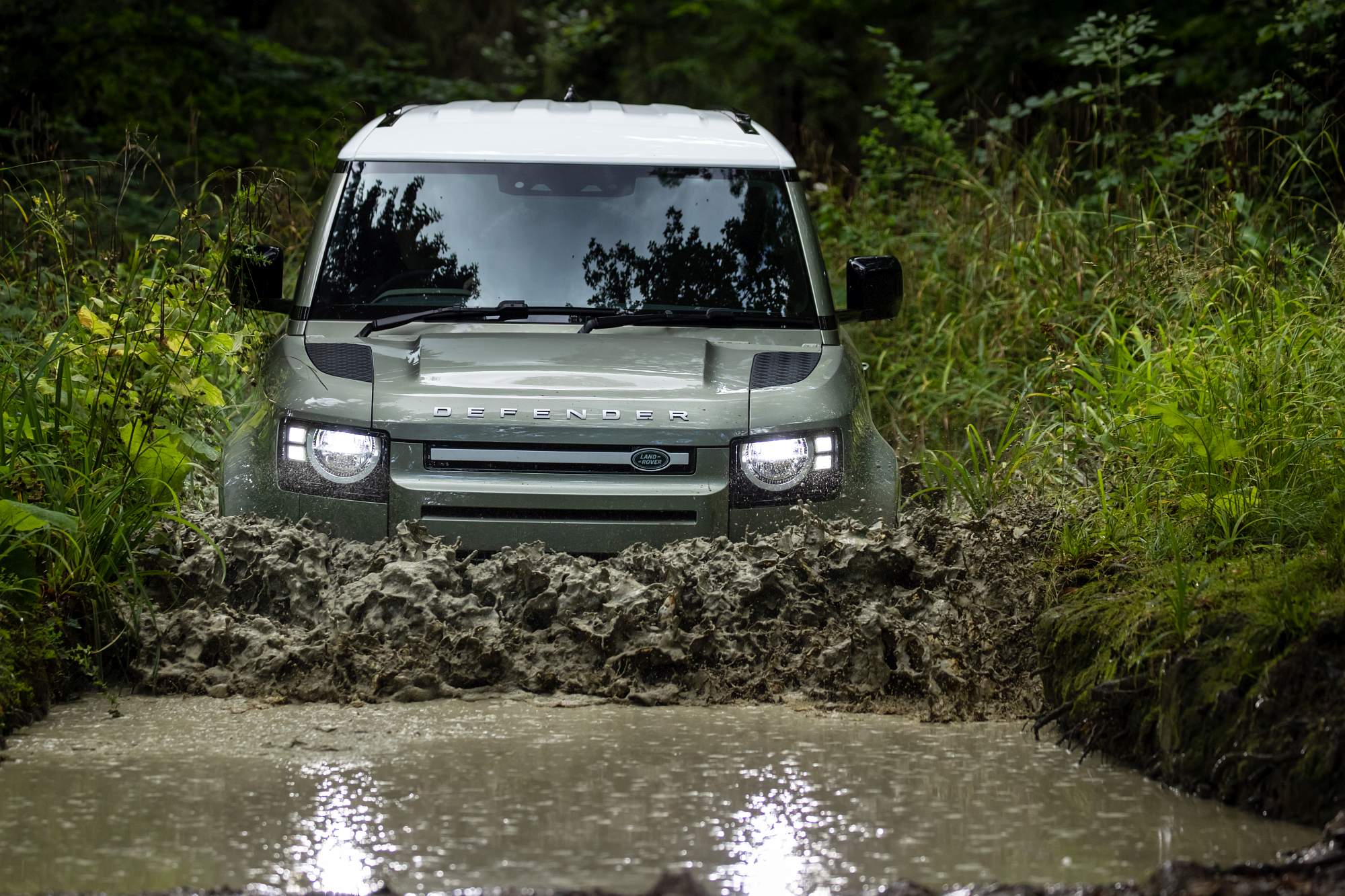 Land Rover_Defender_PHEV_21MY (17)