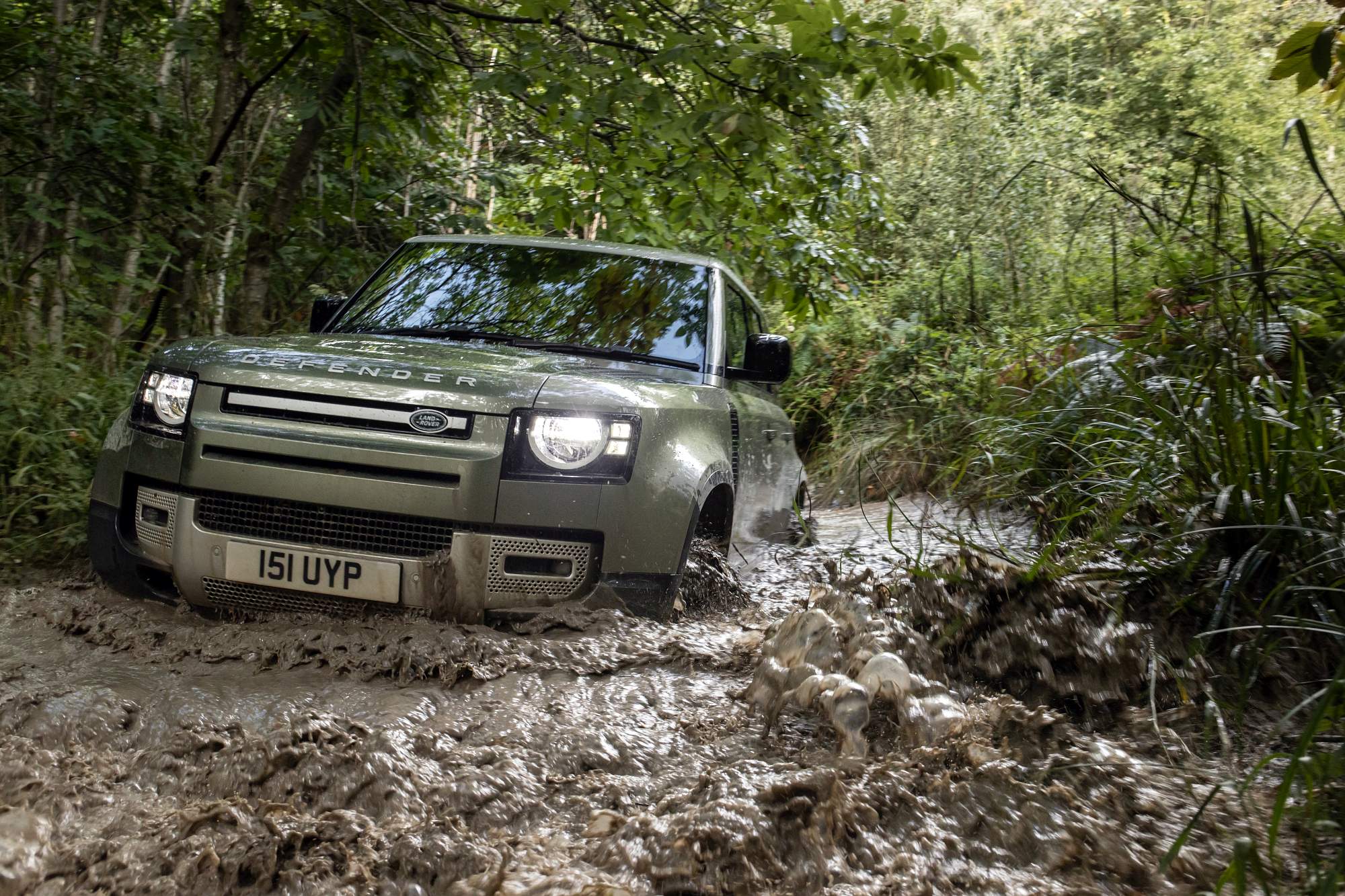 Land Rover_Defender_PHEV_21MY (18)