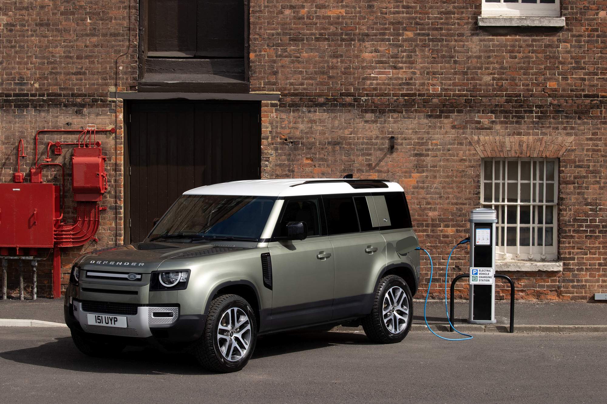 Land Rover_Defender_PHEV_21MY (2)