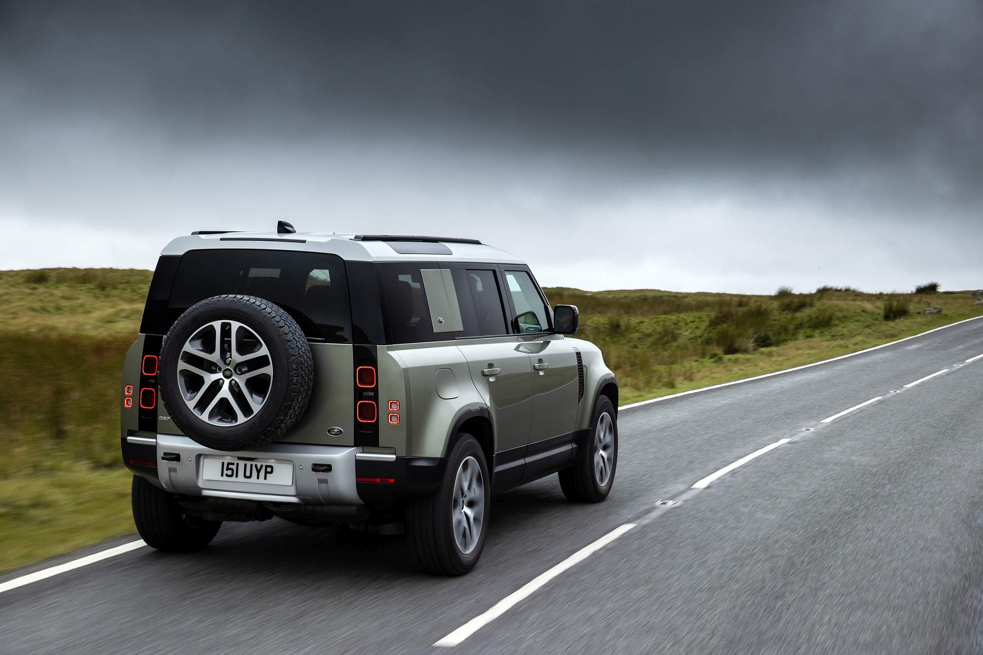 Land Rover_Defender_PHEV_21MY (21)