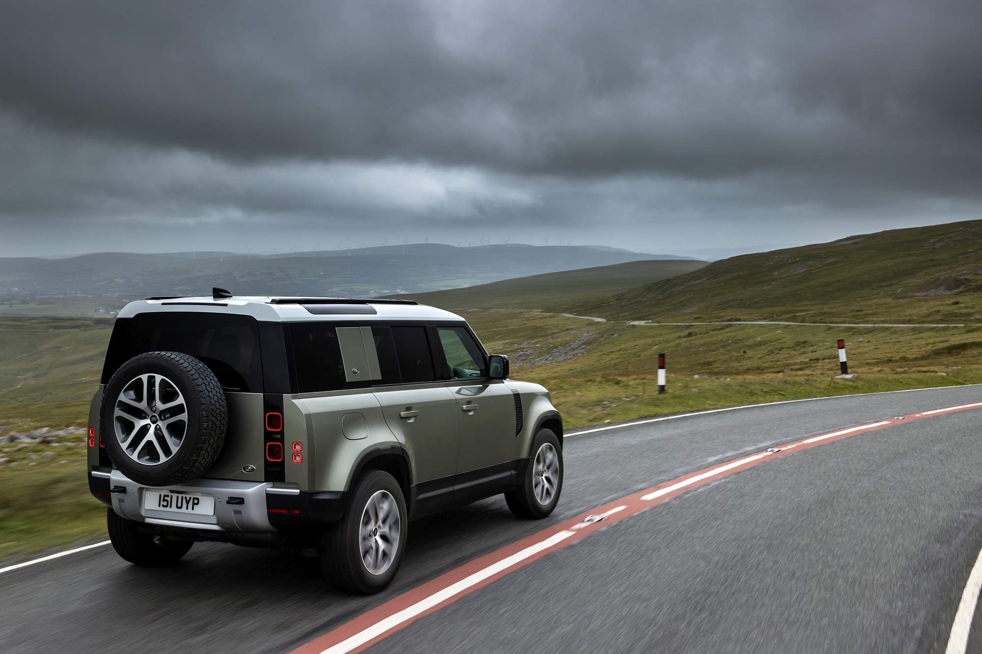 Land Rover_Defender_PHEV_21MY (23)