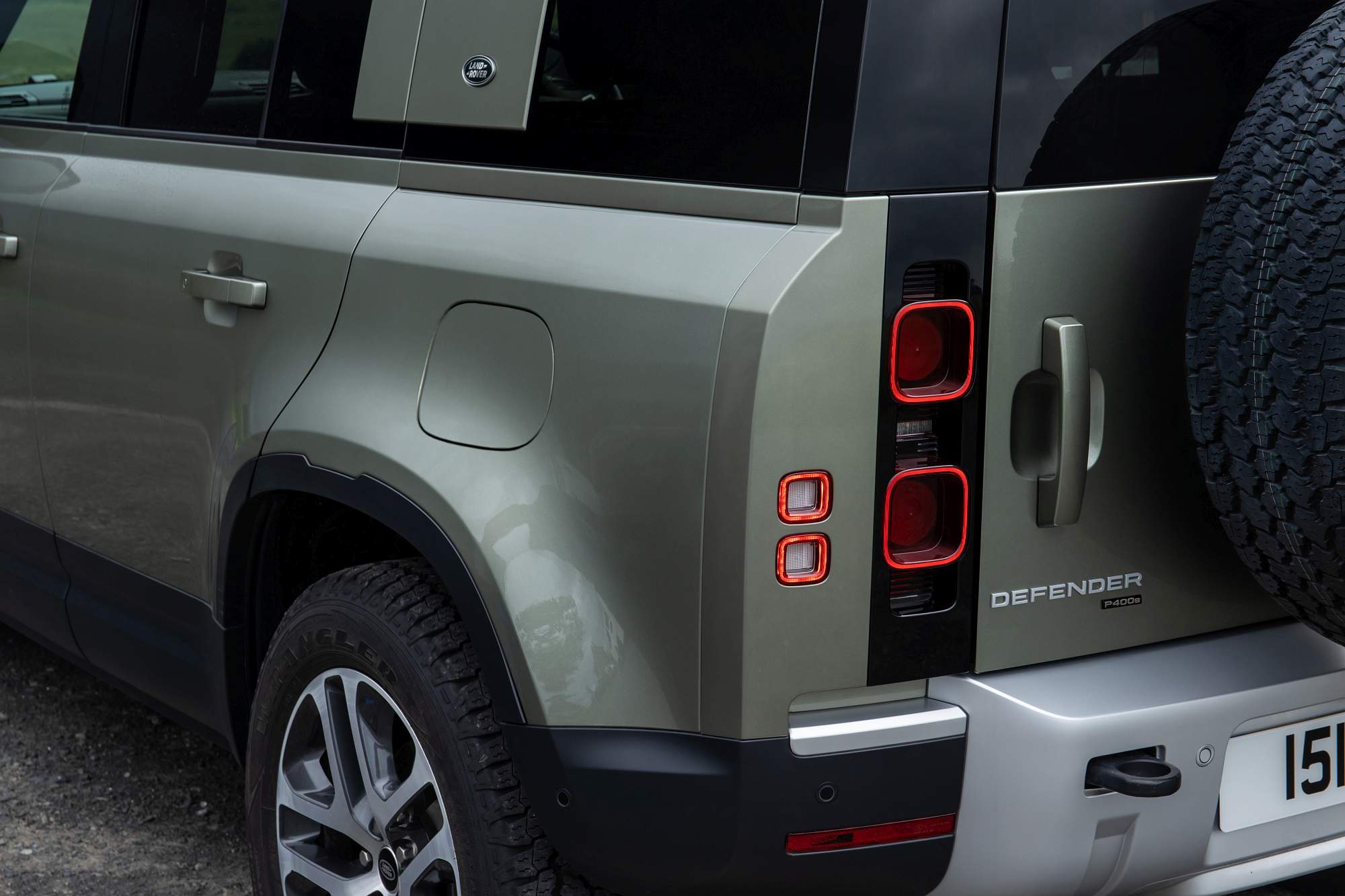 Land Rover_Defender_PHEV_21MY (29)