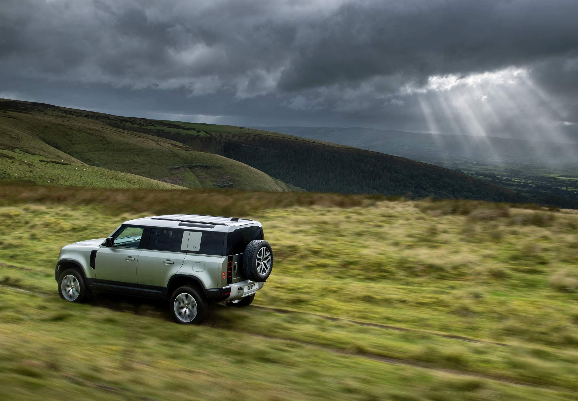 Land Rover_Defender_PHEV_21MY (6)