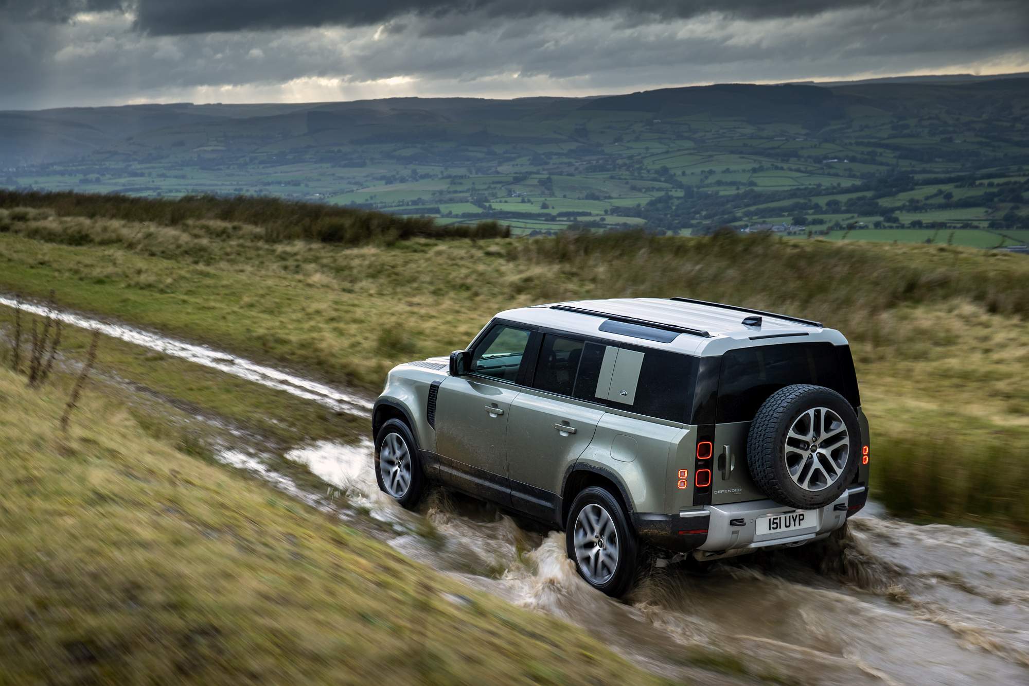 Land Rover_Defender_PHEV_21MY (8)