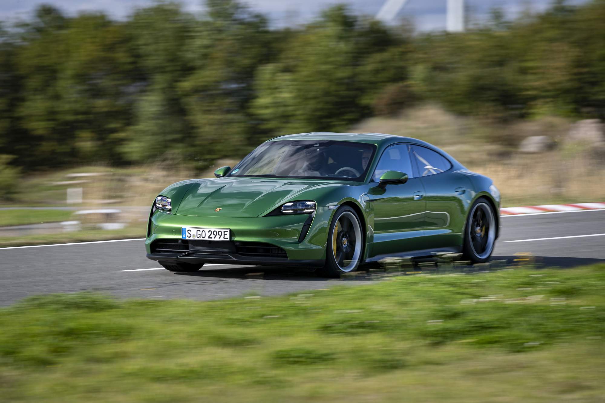Porsche Taycan Turbo S (15)