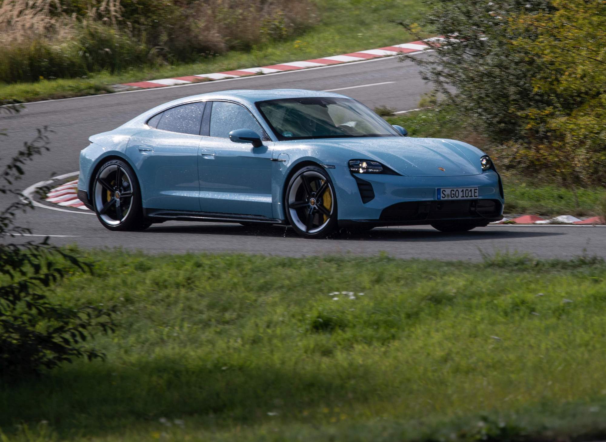 Porsche Taycan Turbo S (18)