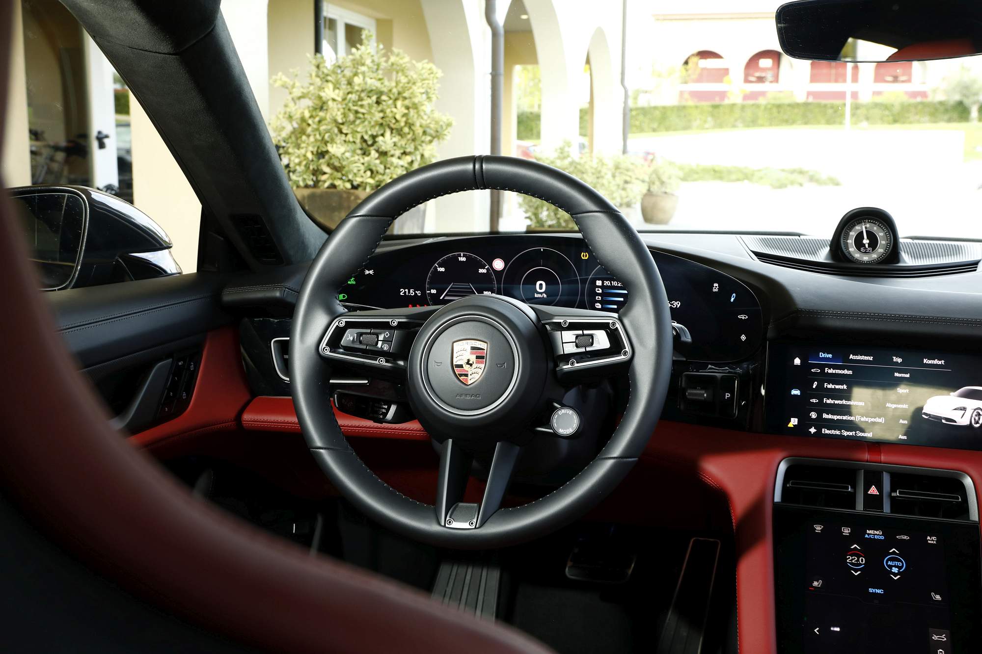 Porsche Taycan Turbo S (22)
