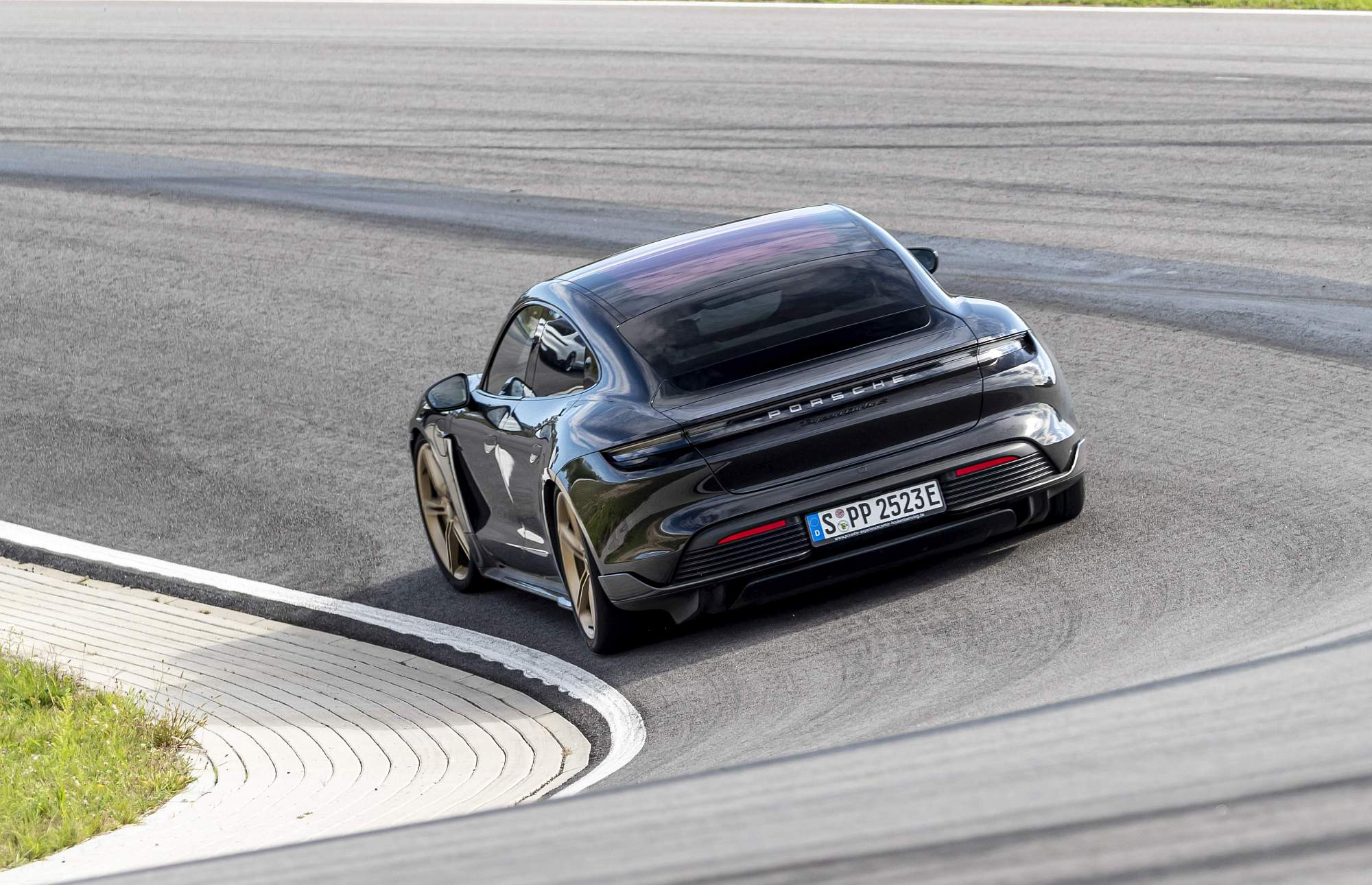 Porsche Taycan Turbo S (7)
