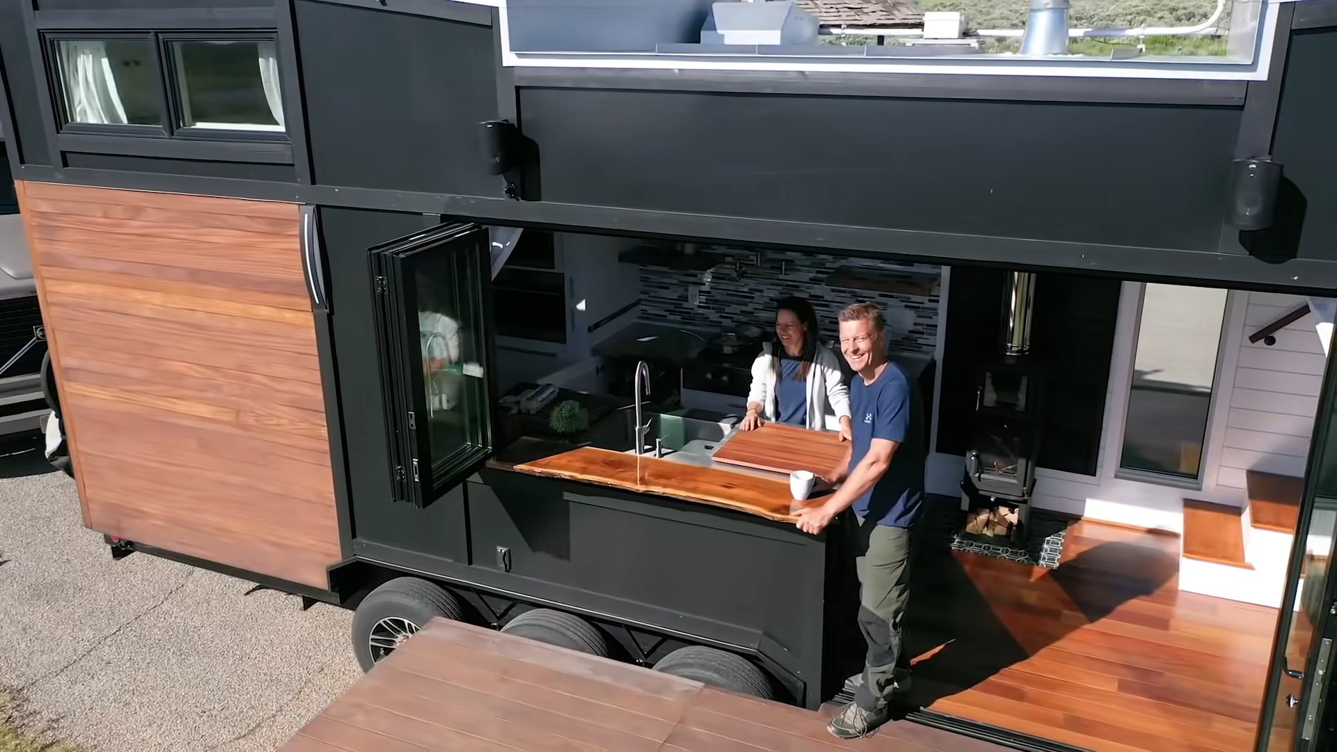 They-Sold-Their-5000-Sq.-Ft.-Home-Built-A-Luxury-DIY-Tiny-House-008