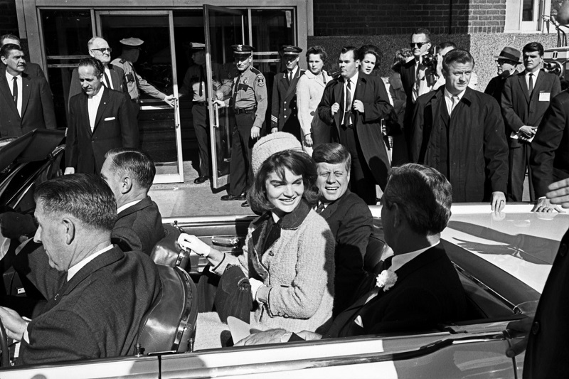 kennedy-in-limo-one-lincoln-back-seat-1536×1024-1