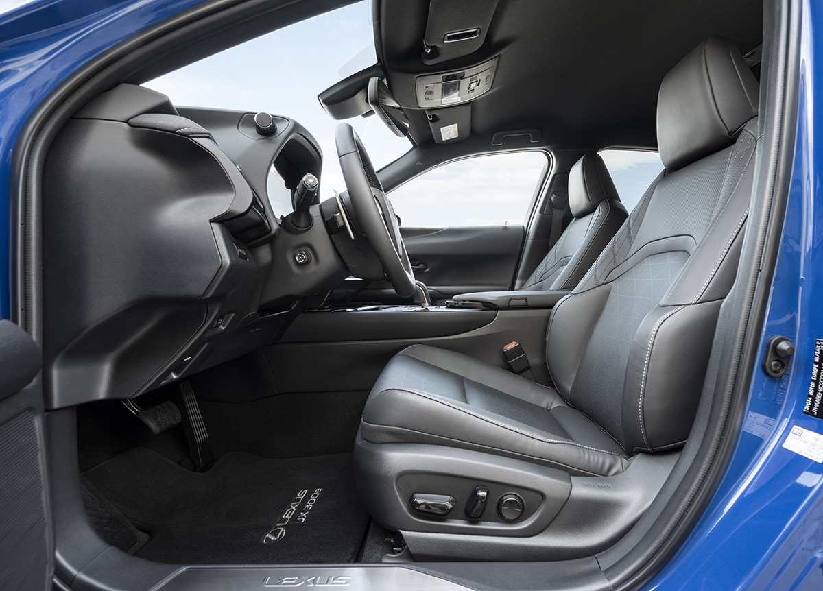 lexus-ux-300e-dpl-002