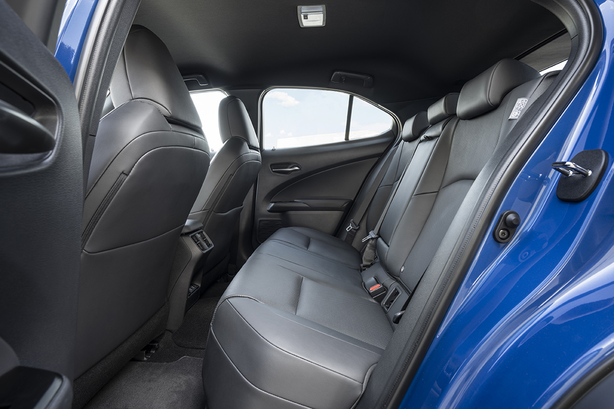 lexus-ux-300e-dpl-003