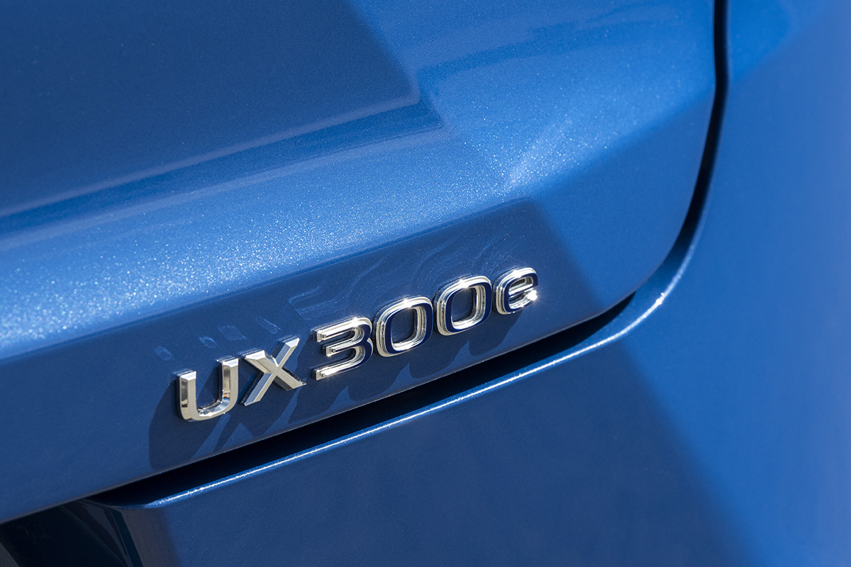 lexus-ux-300e-dpl-008