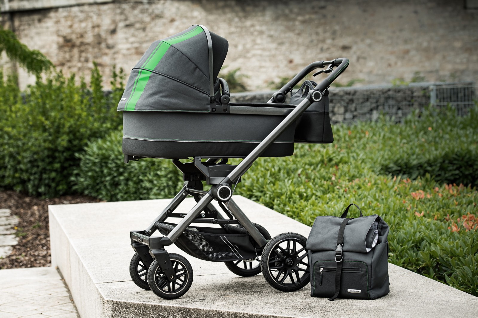 mercedes-benz-brings-amg-comfort-luxury-and-safety-to-hartan-baby-strollers_5