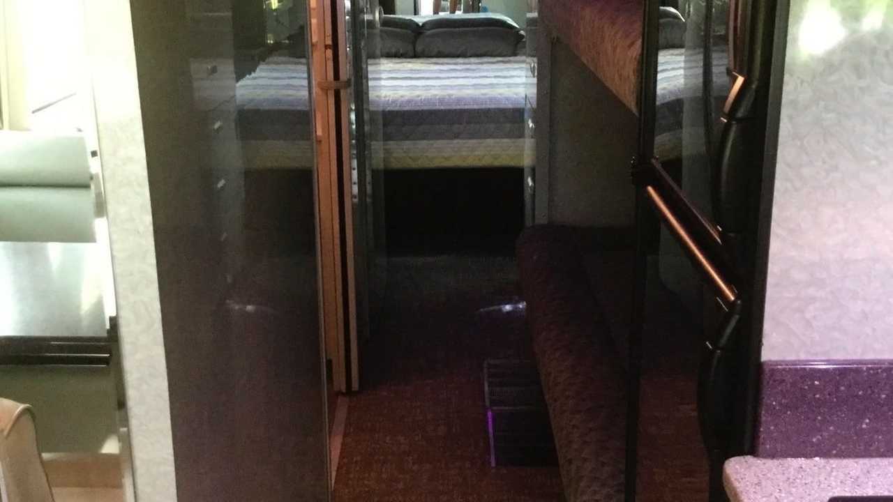 1983-eagle-model-10-motorcoach-owned-by-prince (5)