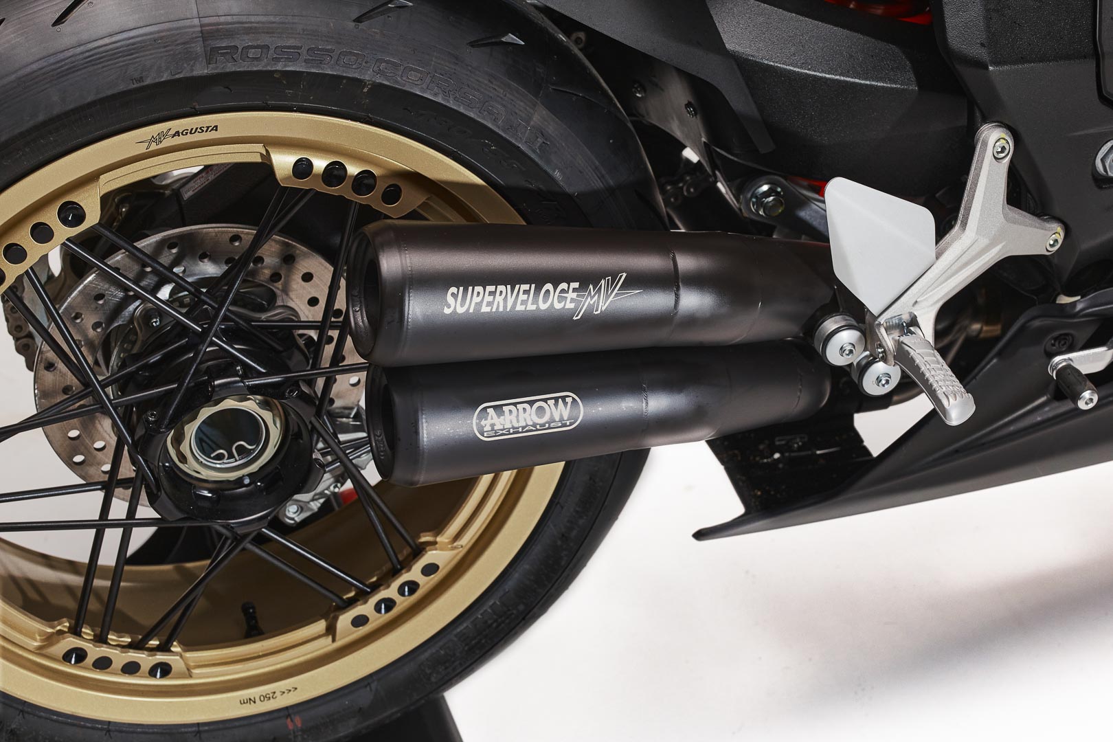 2020-MV-Agusta-Superveloce-75-Anniversario-First-Look-supersport-motorcycle-10