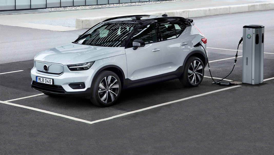 271709_Volvo_XC40_Recharge_P8_AWD_in_Glacier_Silver-1-e1604323366139