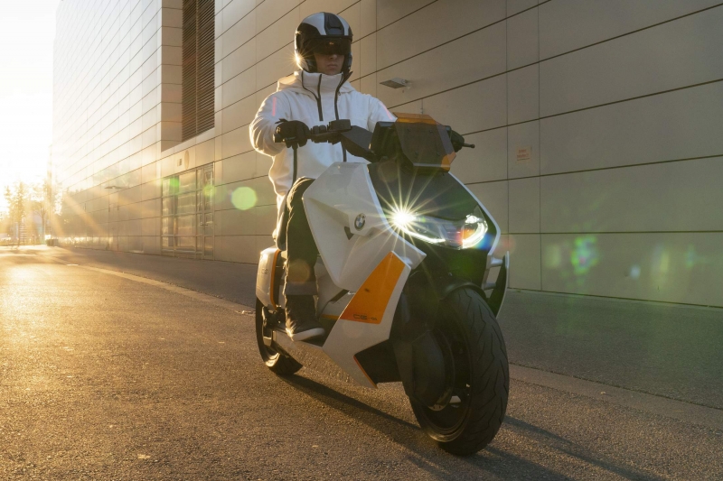 BMW_Motorrad_Definition_CE_04_Beauty_01