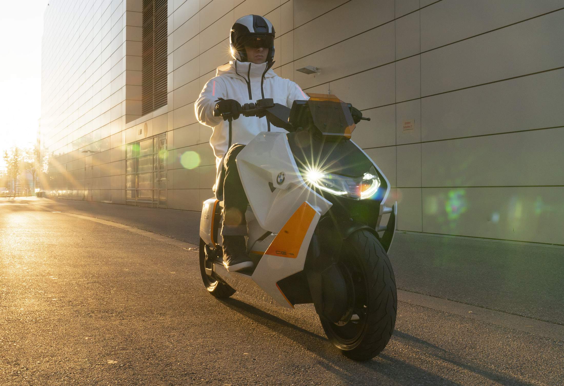 BMW_Motorrad_Definition_CE_04_Beauty_01